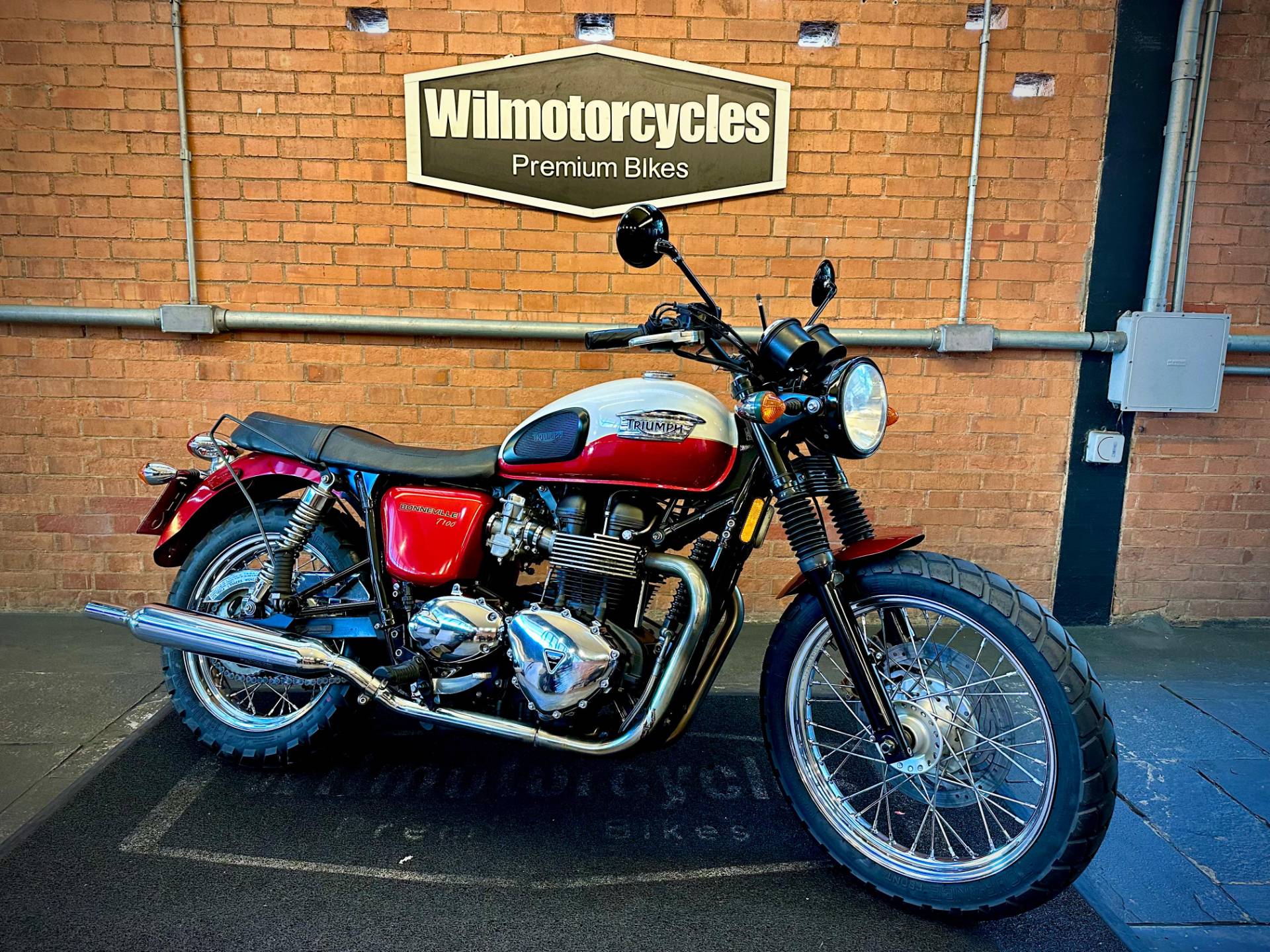 TRIUMPH BONNEVILLE T 100 865