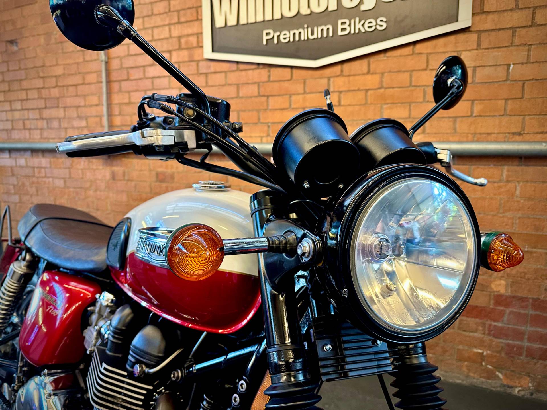 TRIUMPH BONNEVILLE T 100 865