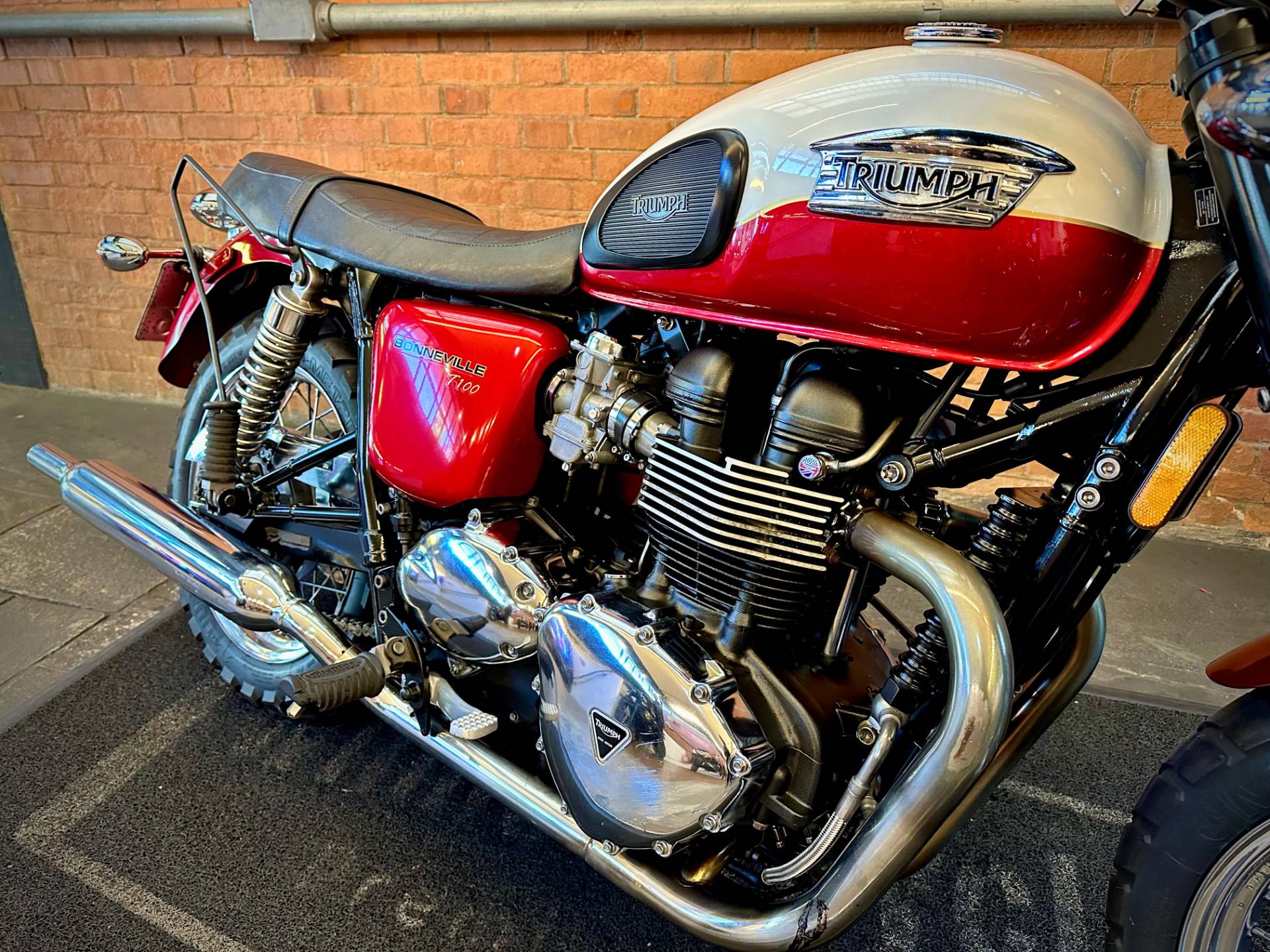 TRIUMPH BONNEVILLE T 100 865