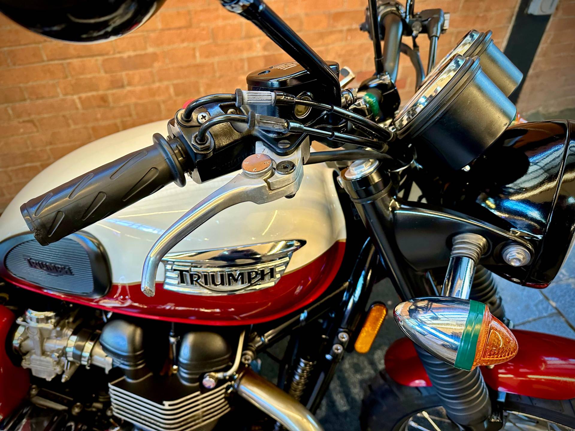 TRIUMPH BONNEVILLE T 100 865