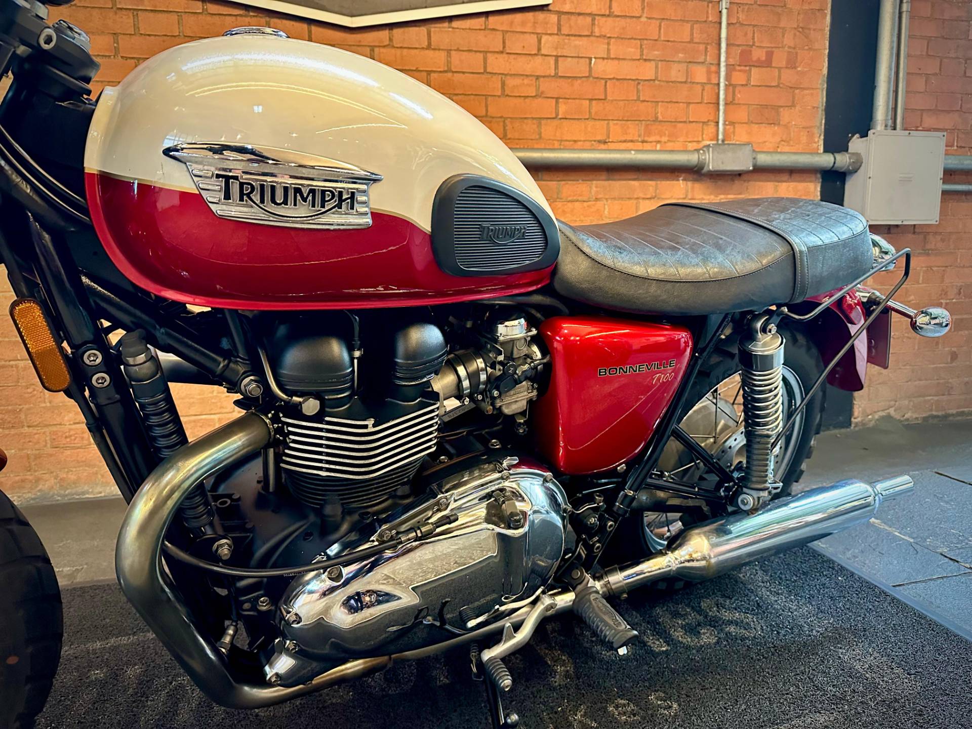 TRIUMPH BONNEVILLE T 100 865