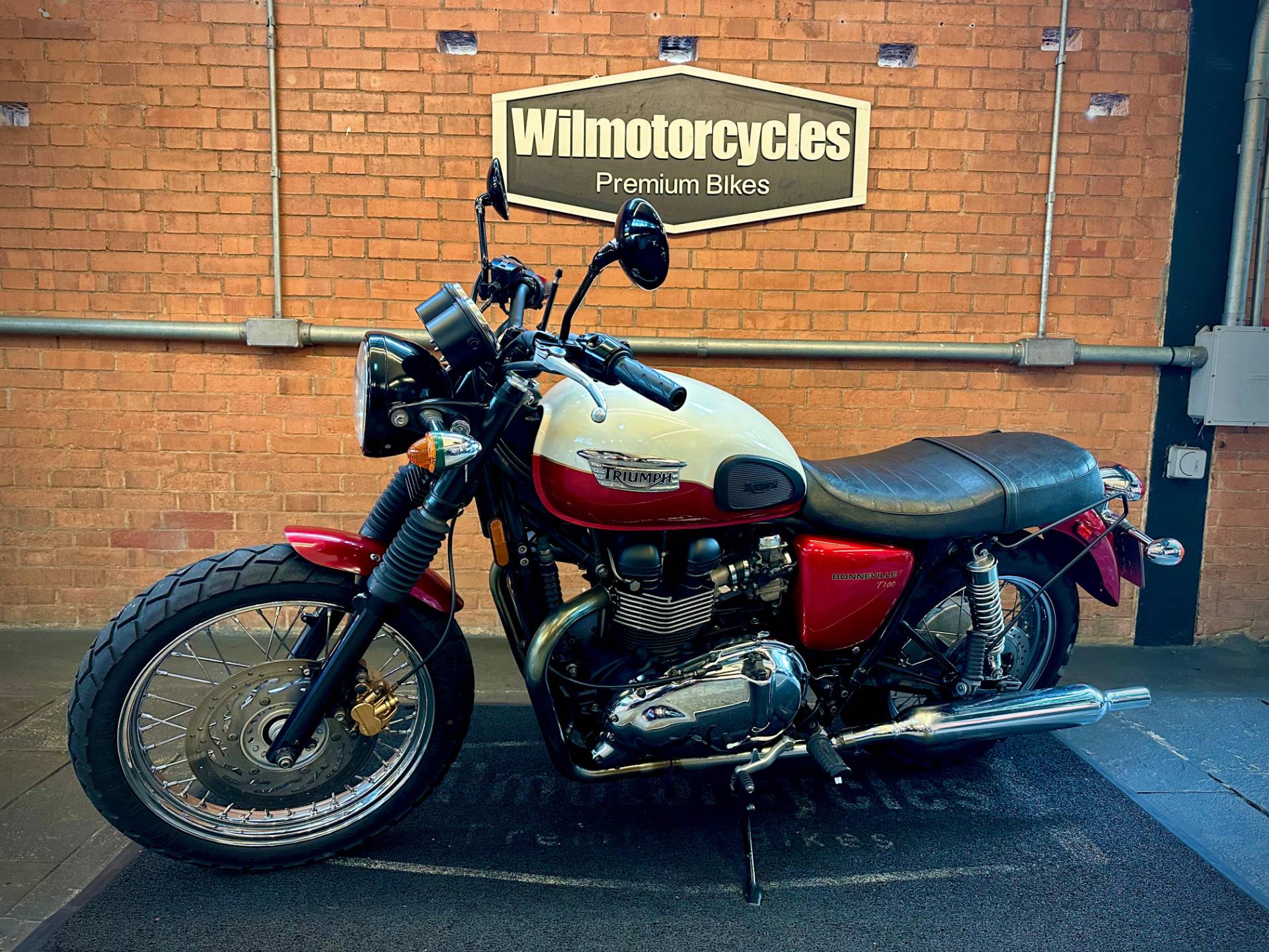 TRIUMPH BONNEVILLE T 100 865