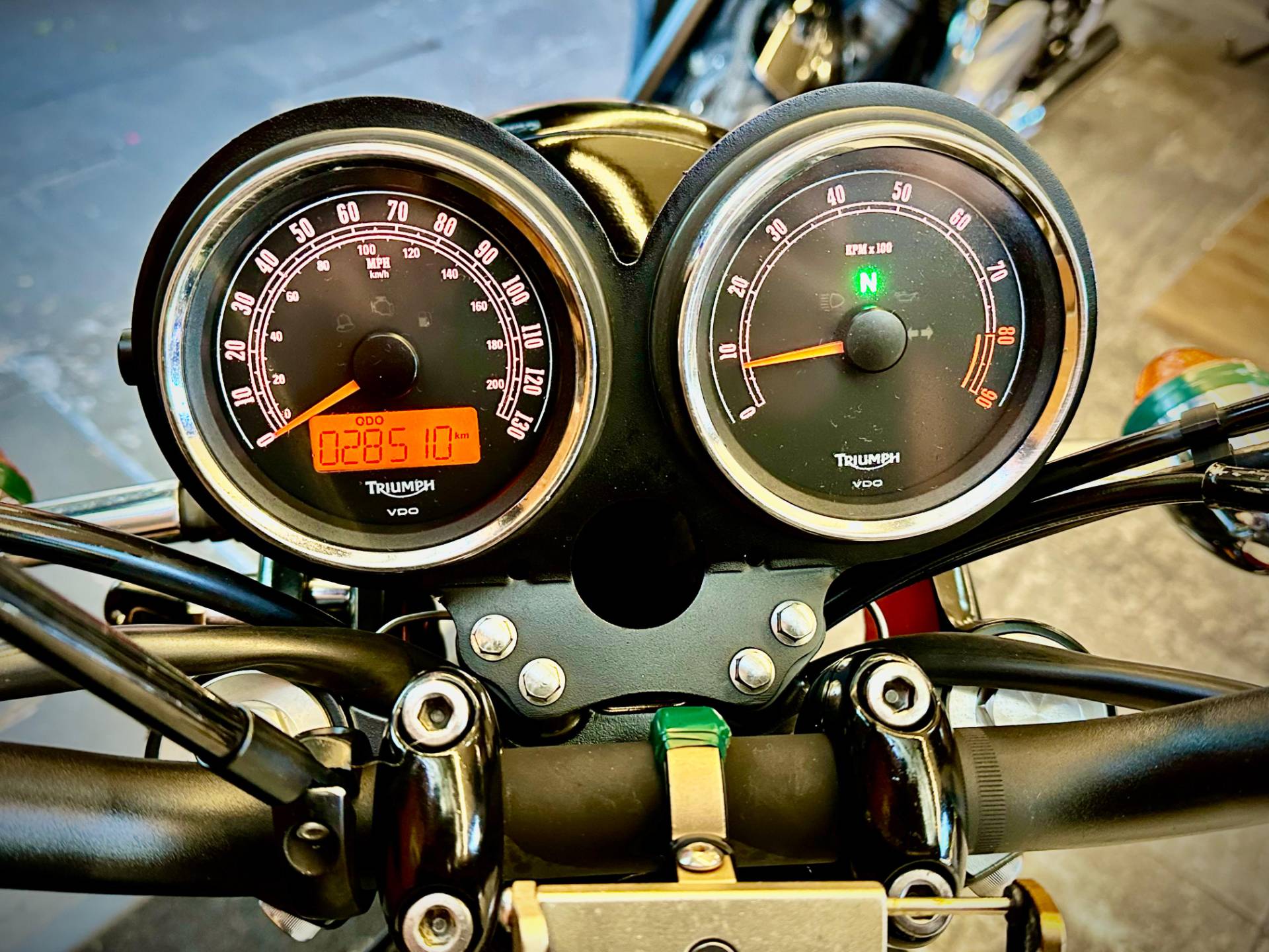 TRIUMPH BONNEVILLE T 100 865