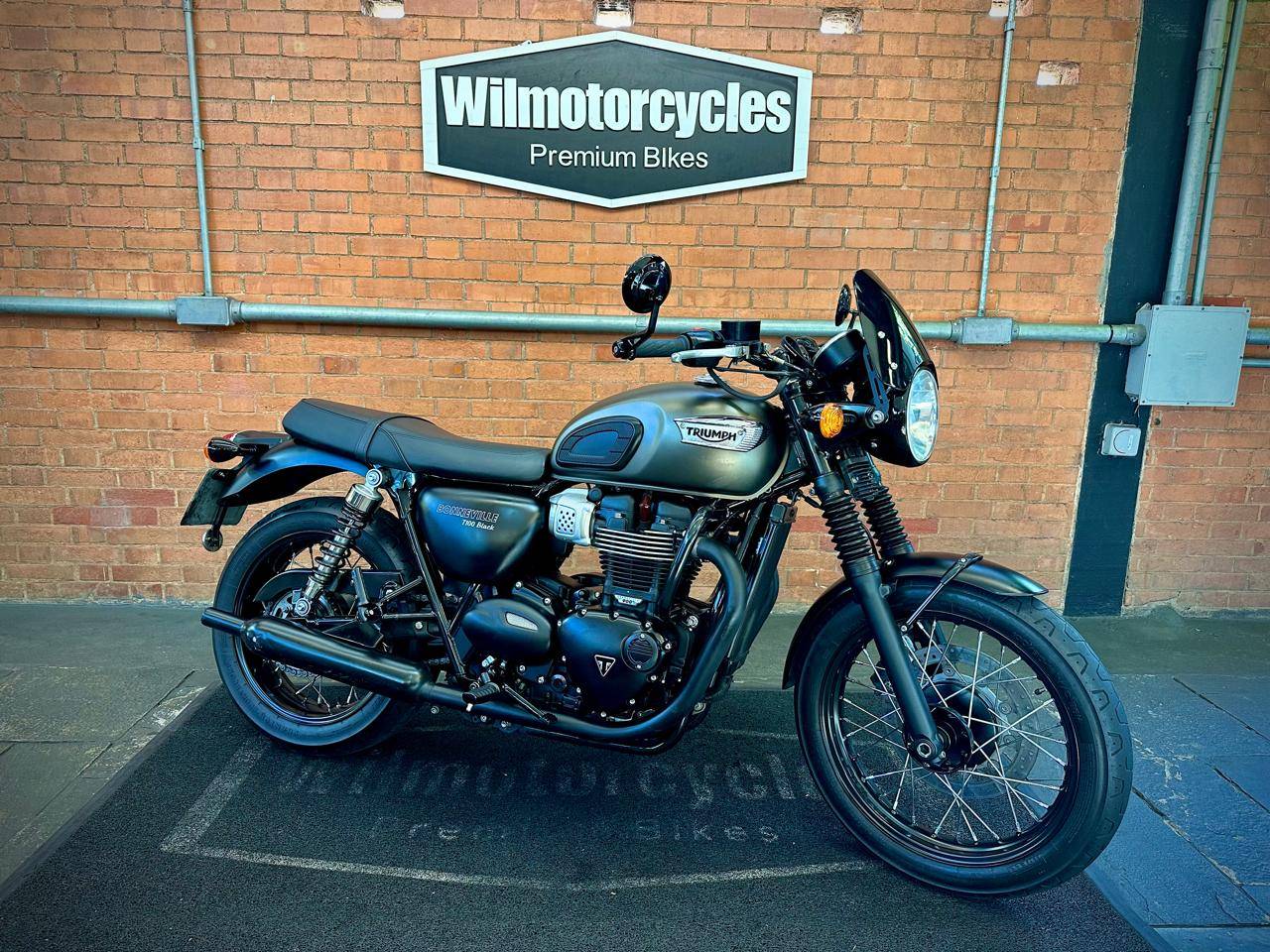 TRIUMPH BONNEVILLE T100 BLACK 900
