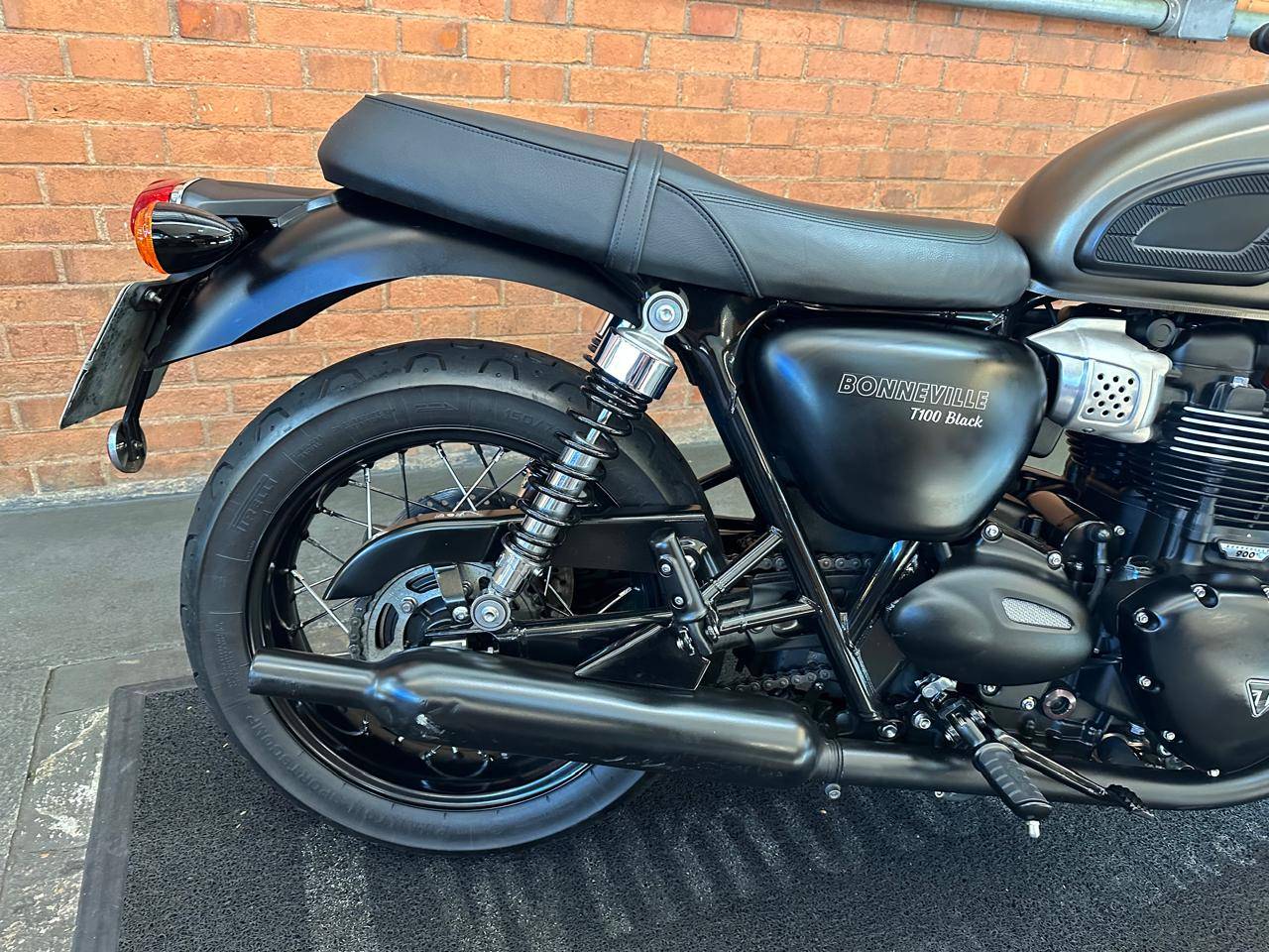 TRIUMPH BONNEVILLE T100 BLACK 900