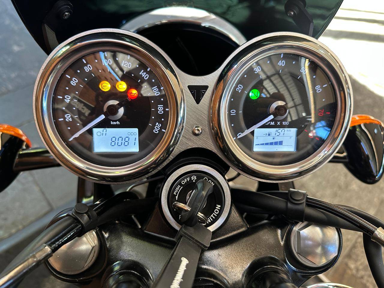 TRIUMPH BONNEVILLE T100 BLACK 900