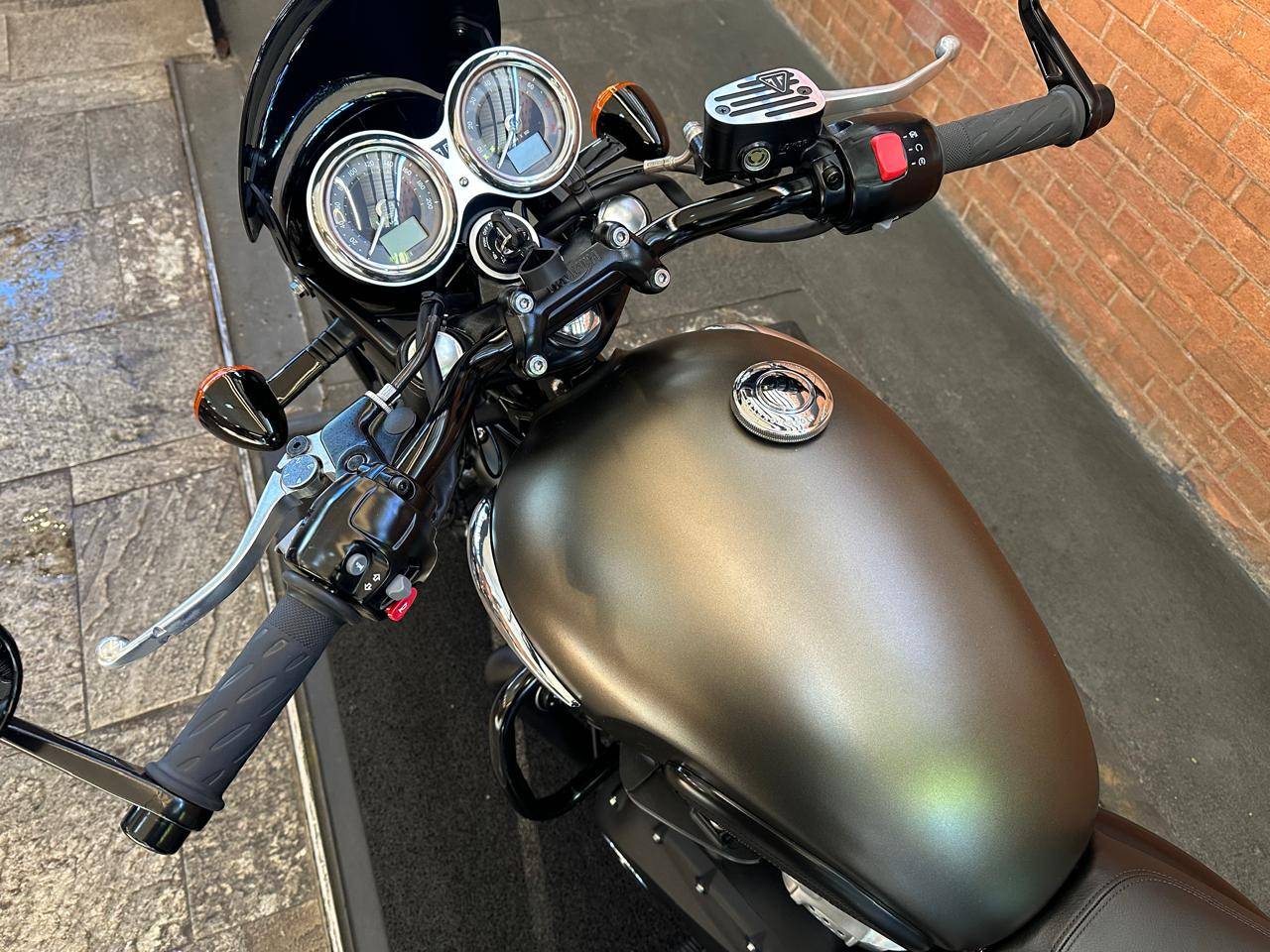 TRIUMPH BONNEVILLE T100 BLACK 900