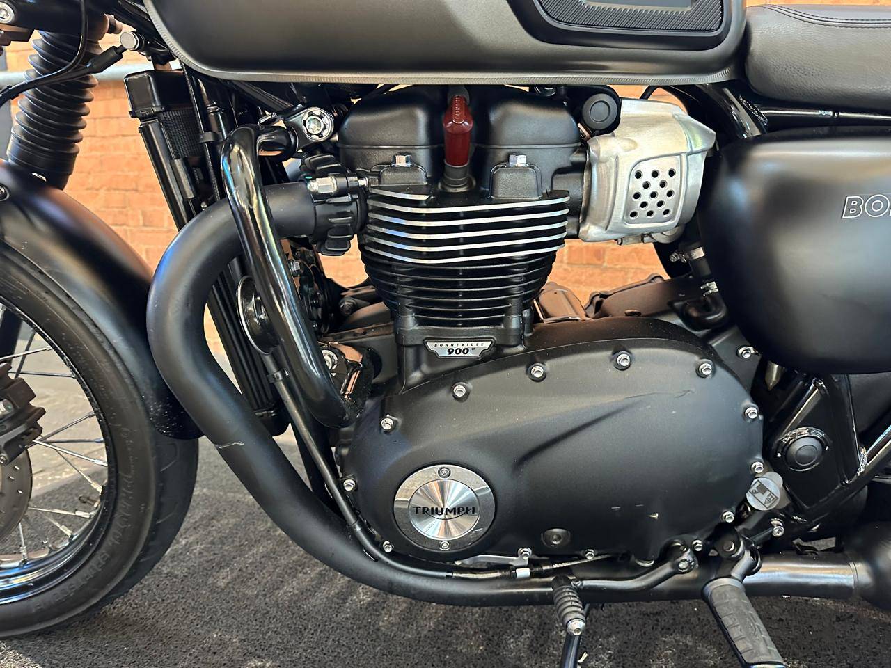 TRIUMPH BONNEVILLE T100 BLACK 900