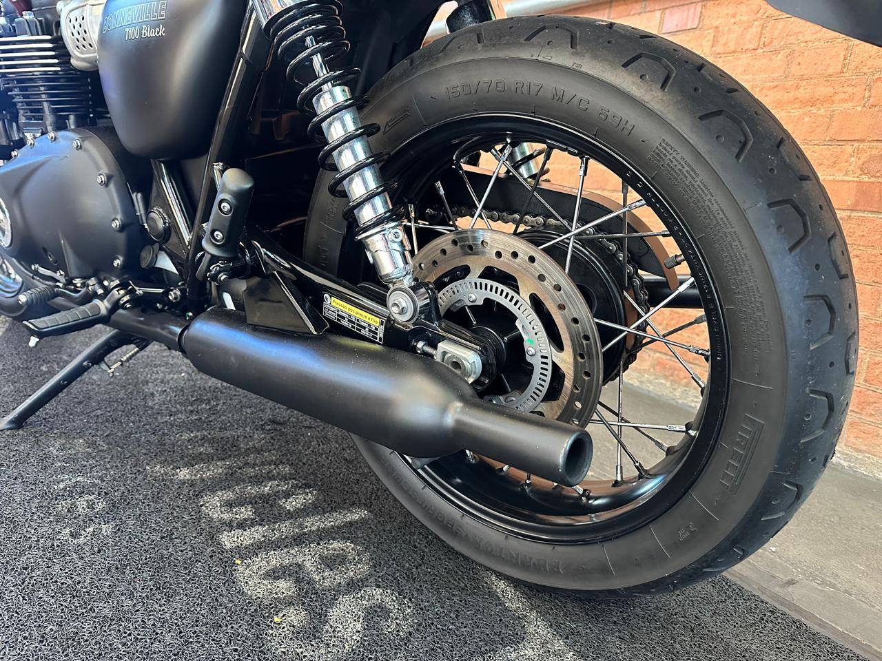 TRIUMPH BONNEVILLE T100 BLACK 900