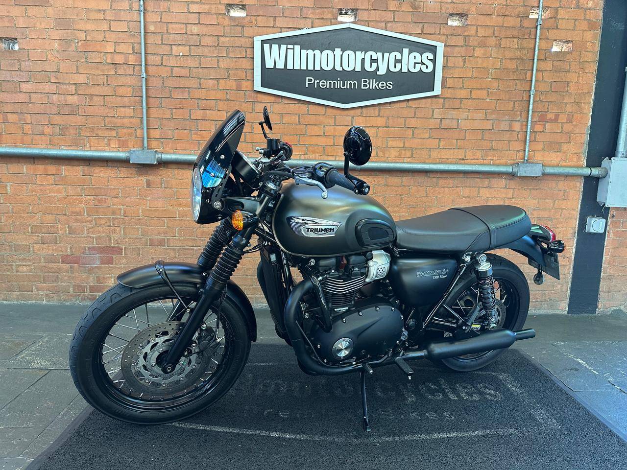 TRIUMPH BONNEVILLE T100 BLACK 900