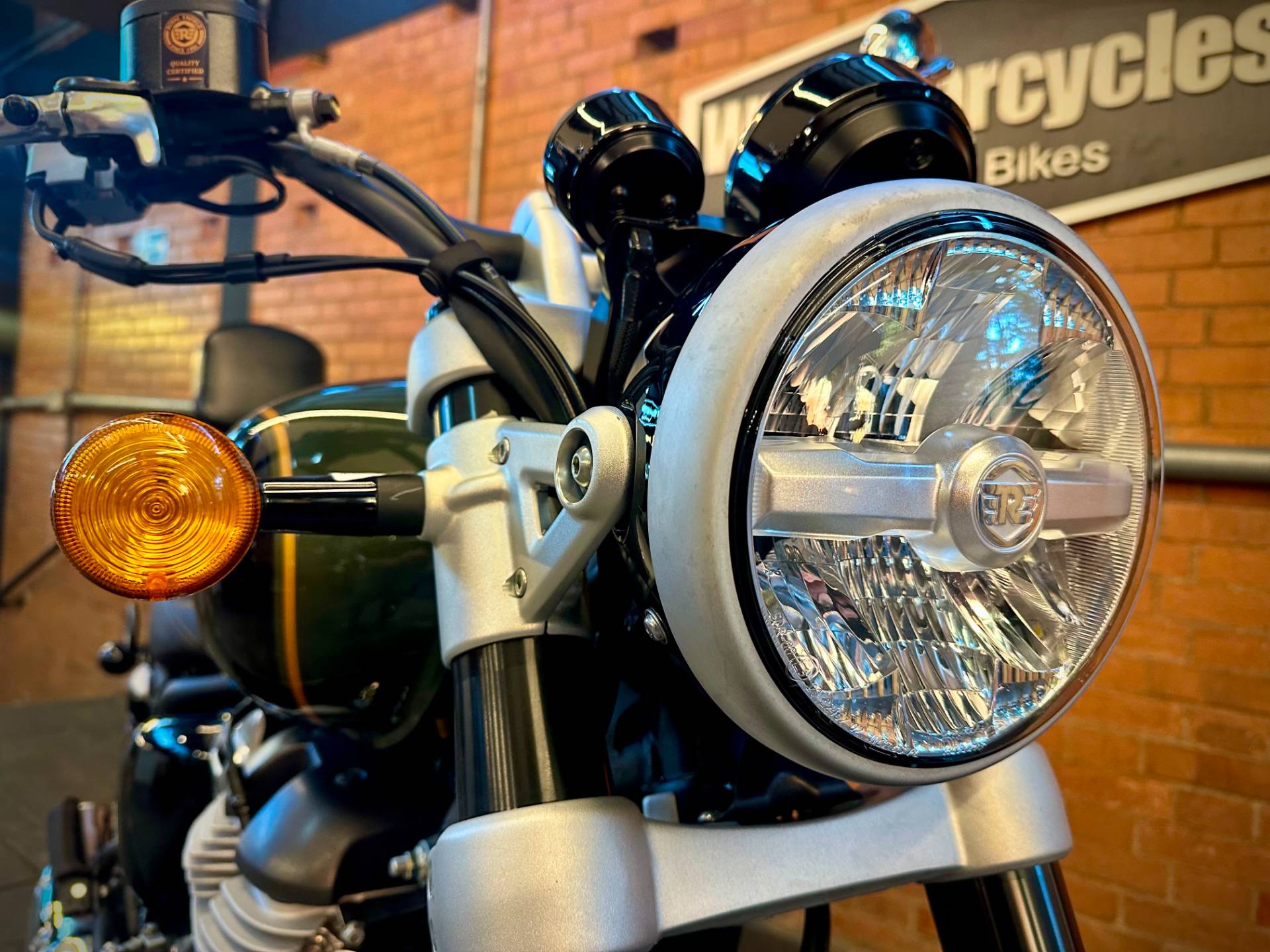 ROYAL ENFIELD METEOR 650 INTERSTELLAR