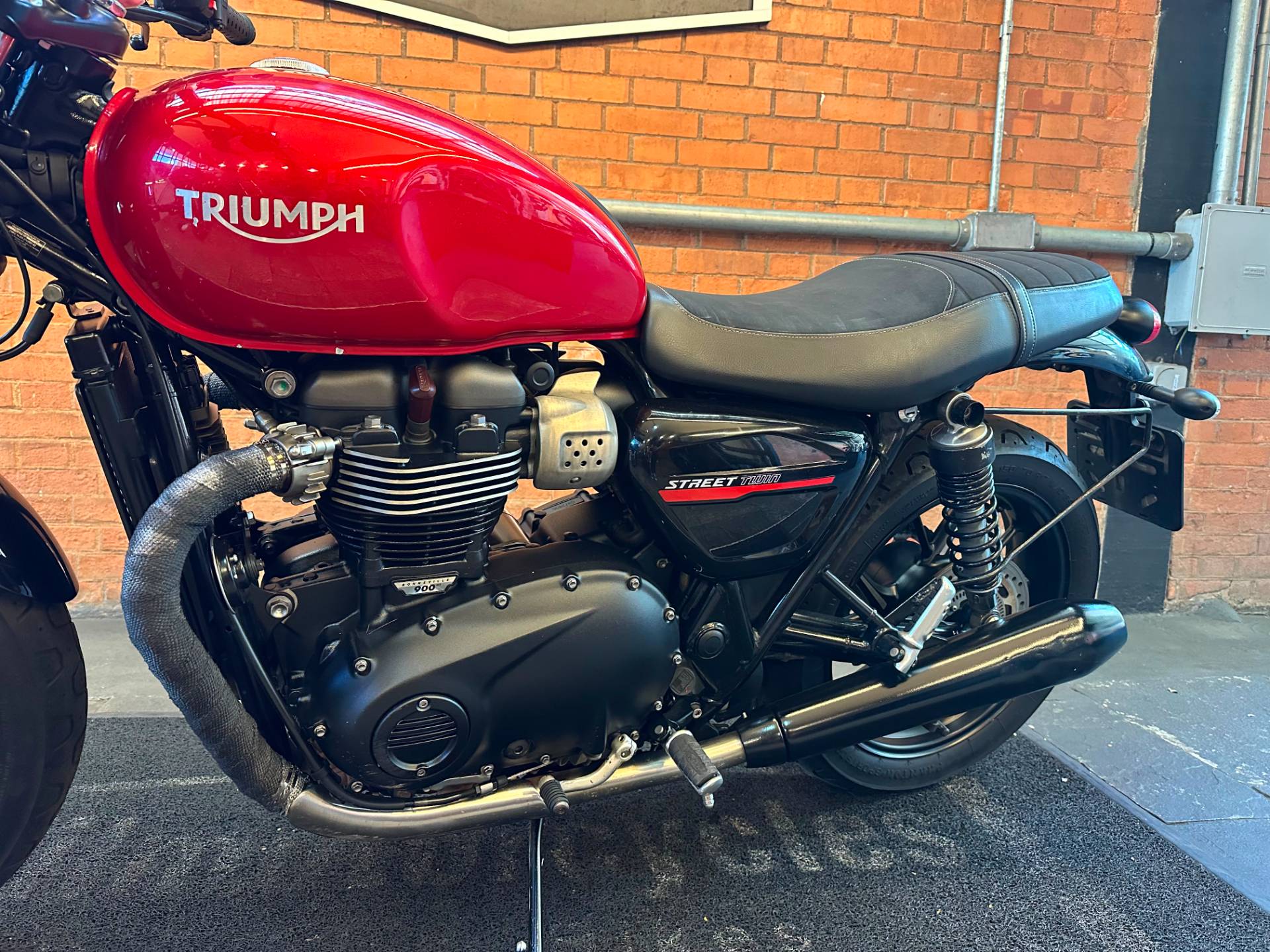TRIUMPH STREET TWIN