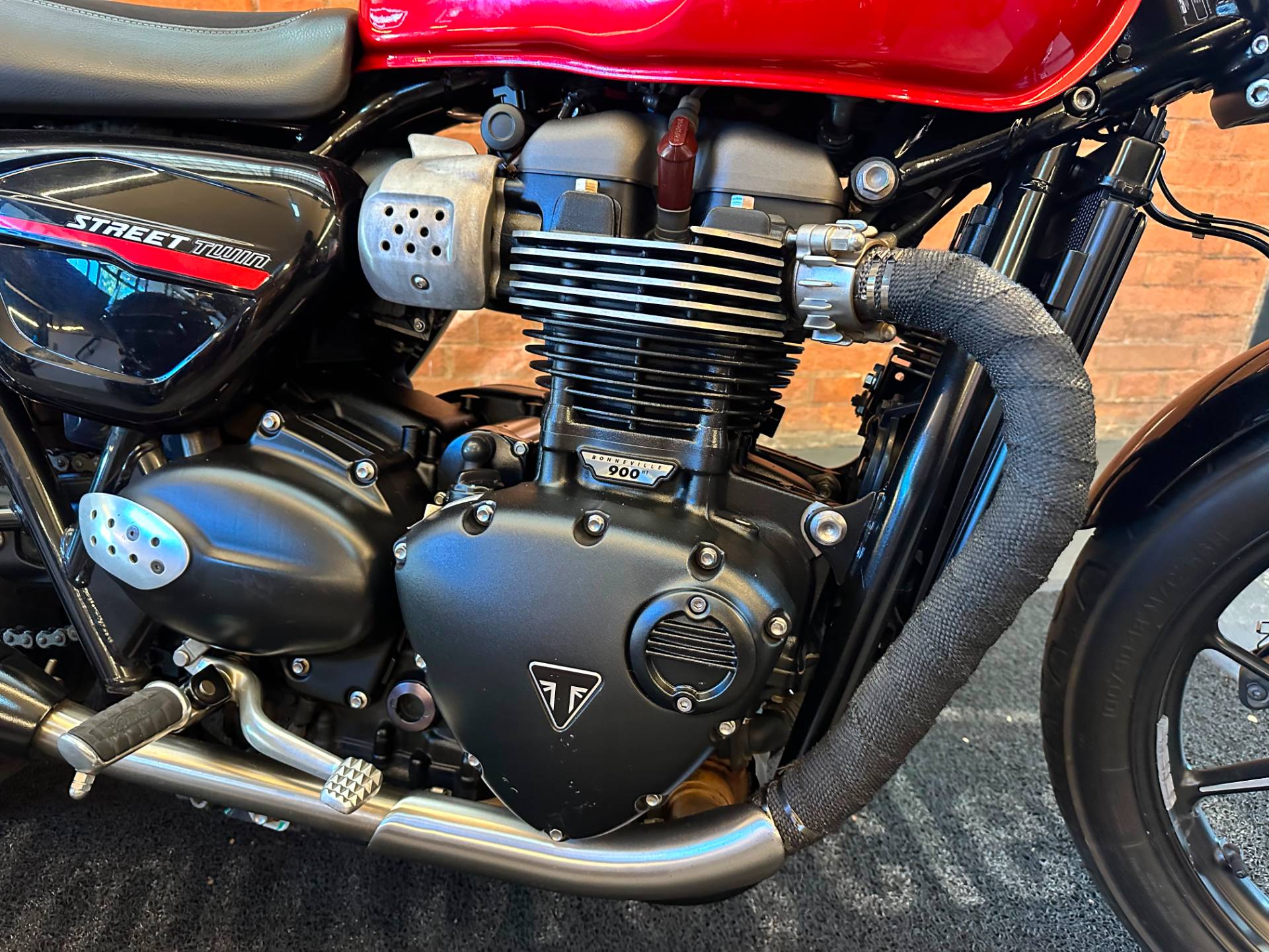 TRIUMPH STREET TWIN