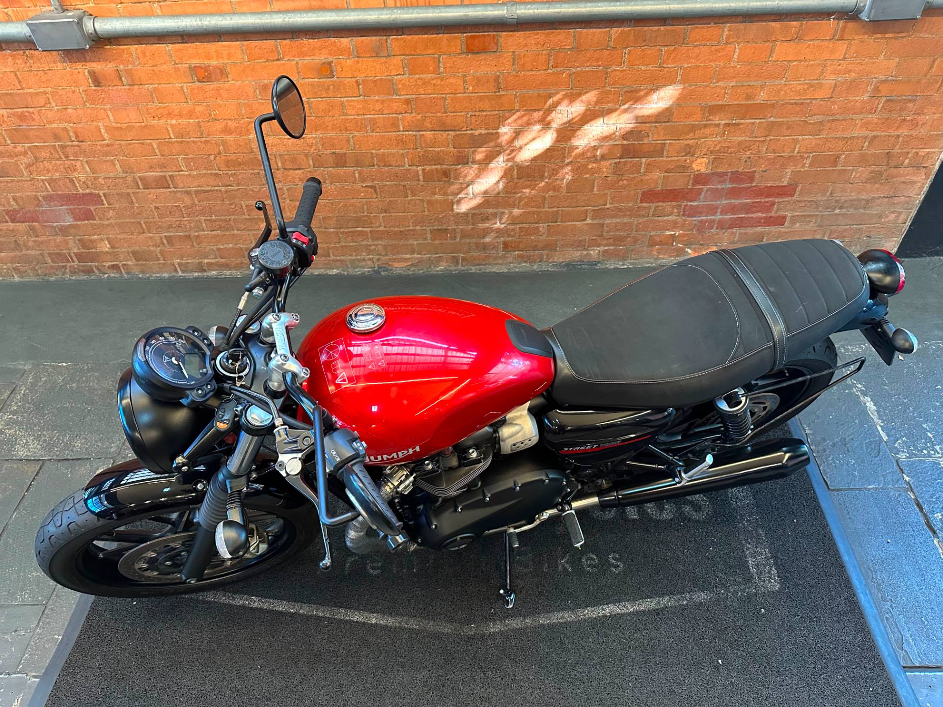 TRIUMPH STREET TWIN