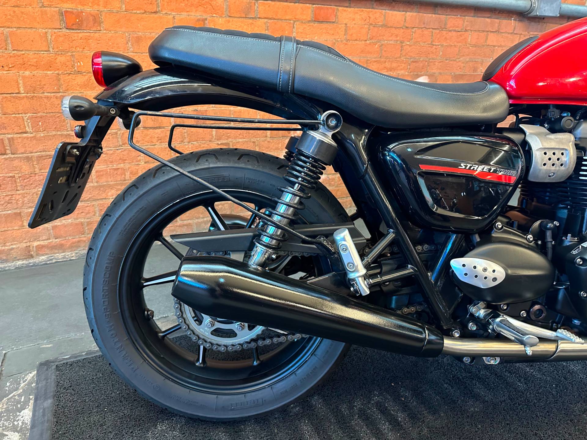 TRIUMPH STREET TWIN