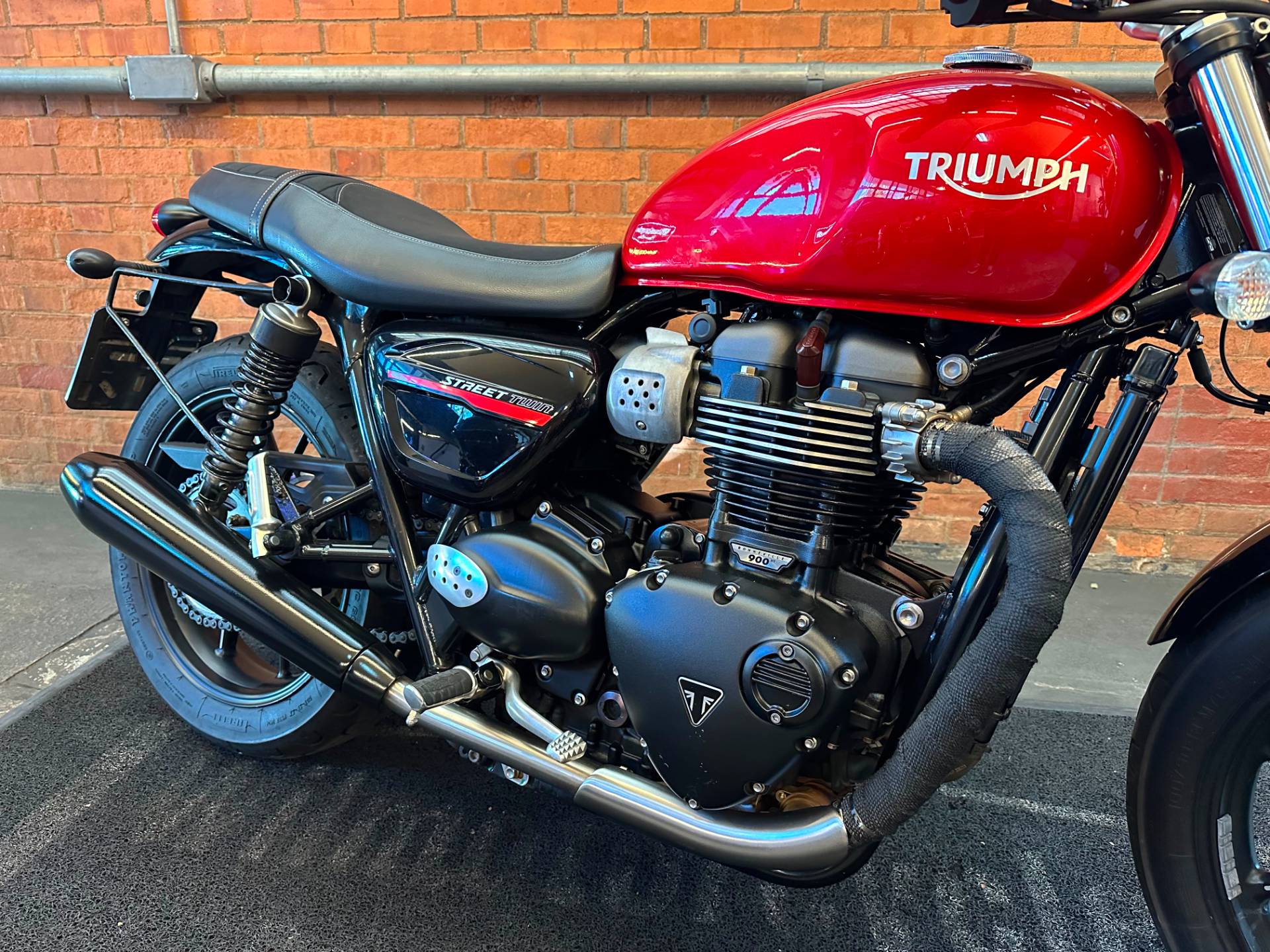 TRIUMPH STREET TWIN