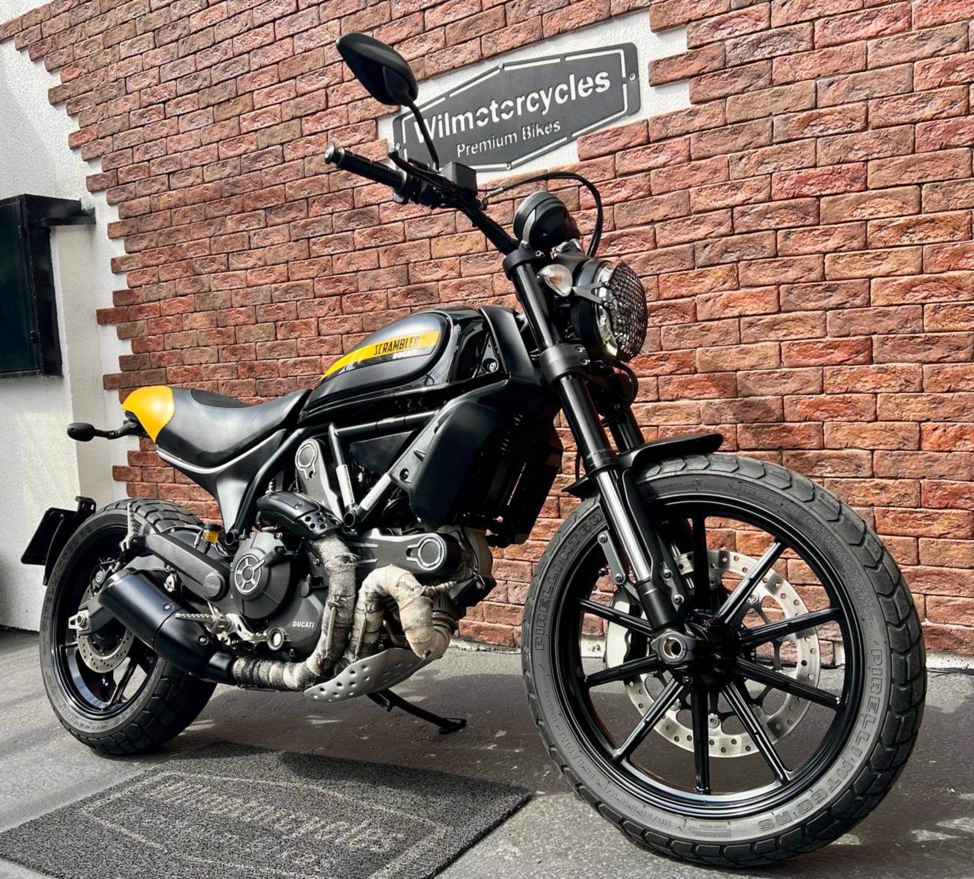 DUCATI SCRAMBLER FULL THROTTLE