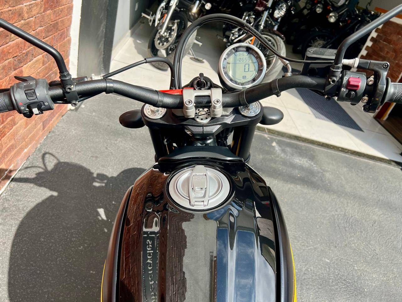 DUCATI SCRAMBLER FULL THROTTLE