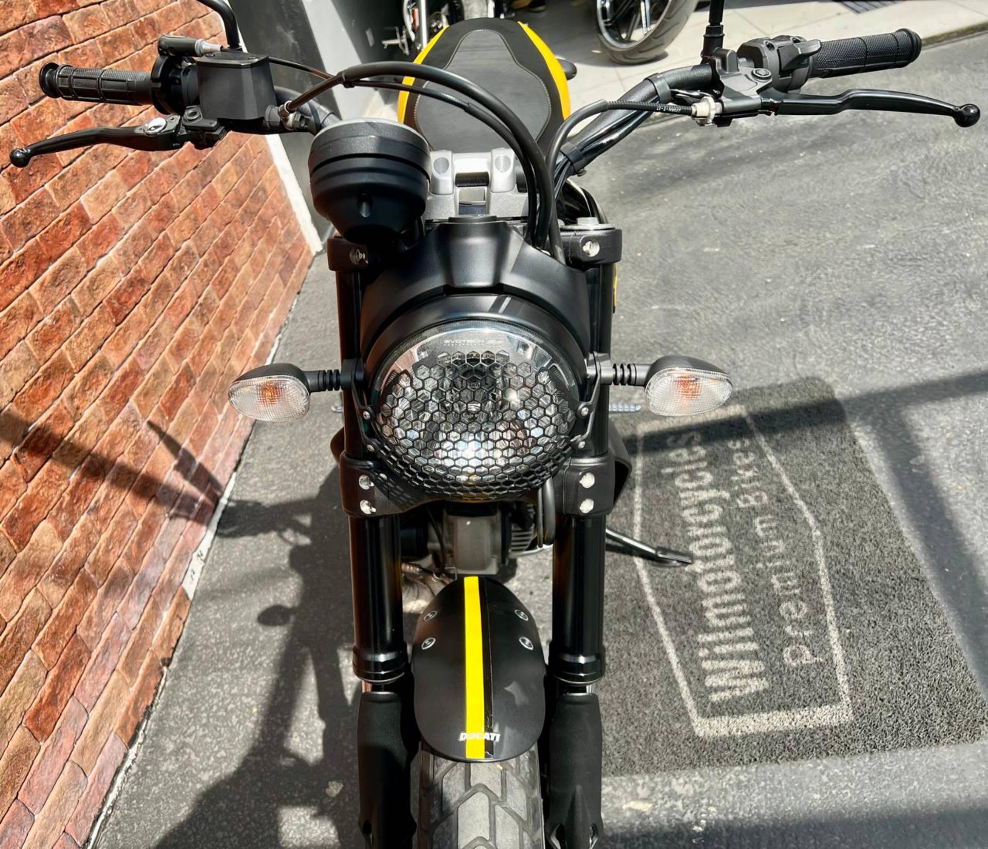 DUCATI SCRAMBLER FULL THROTTLE