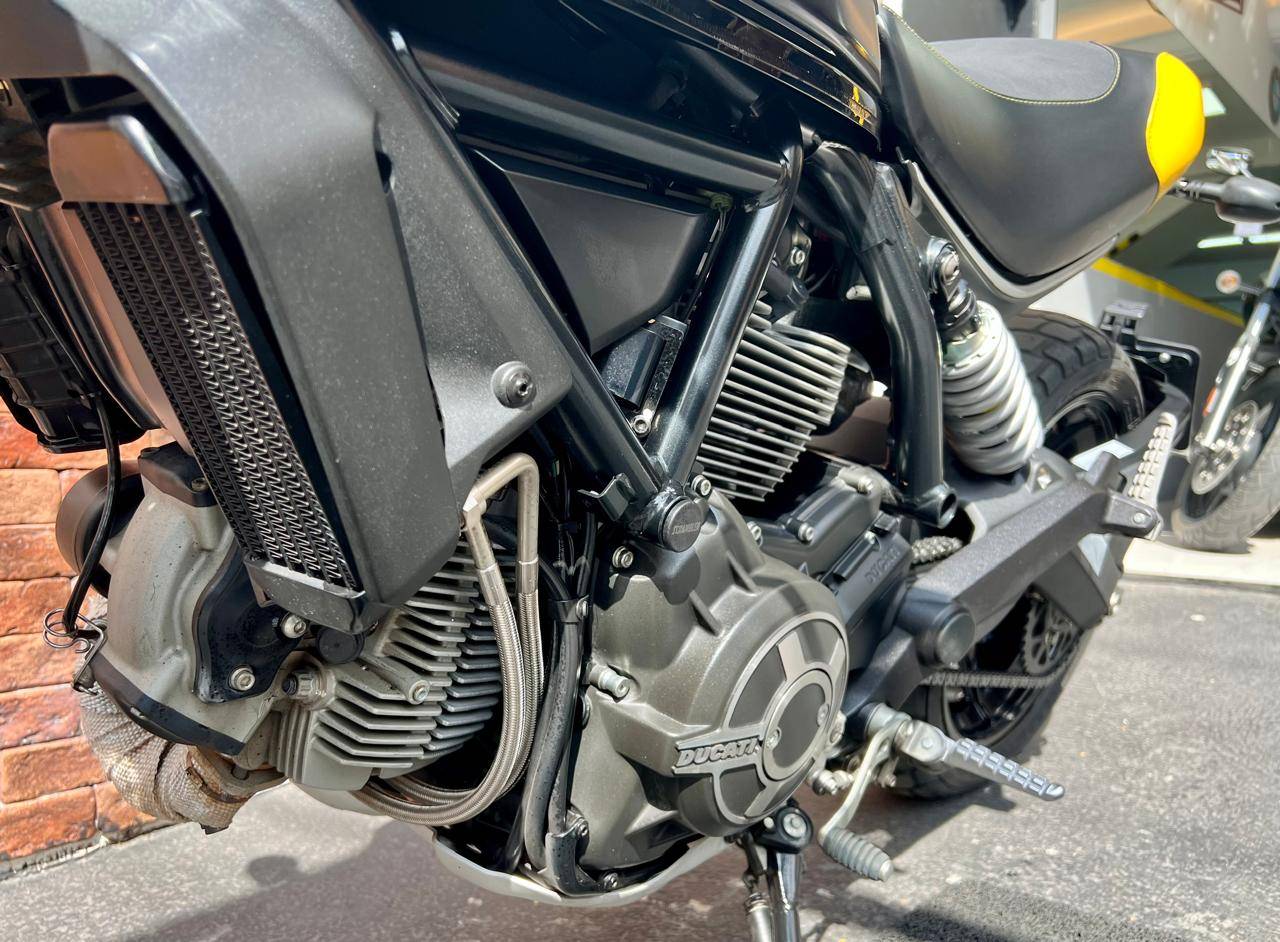 DUCATI SCRAMBLER FULL THROTTLE