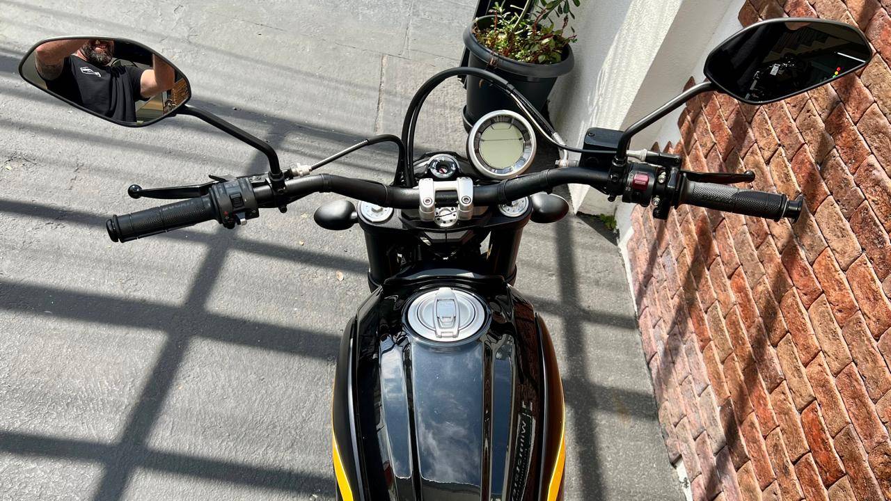 DUCATI SCRAMBLER FULL THROTTLE