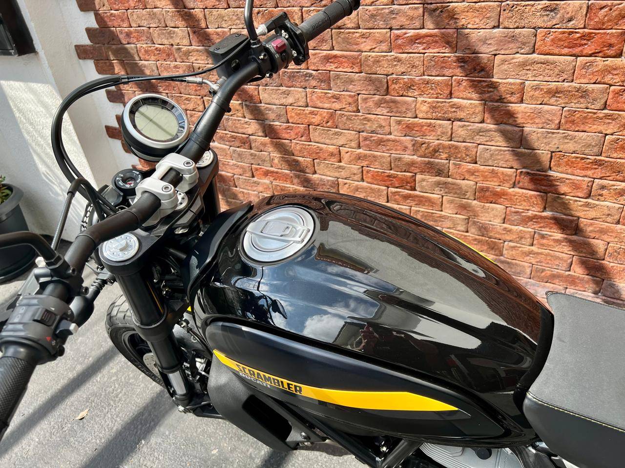 DUCATI SCRAMBLER FULL THROTTLE