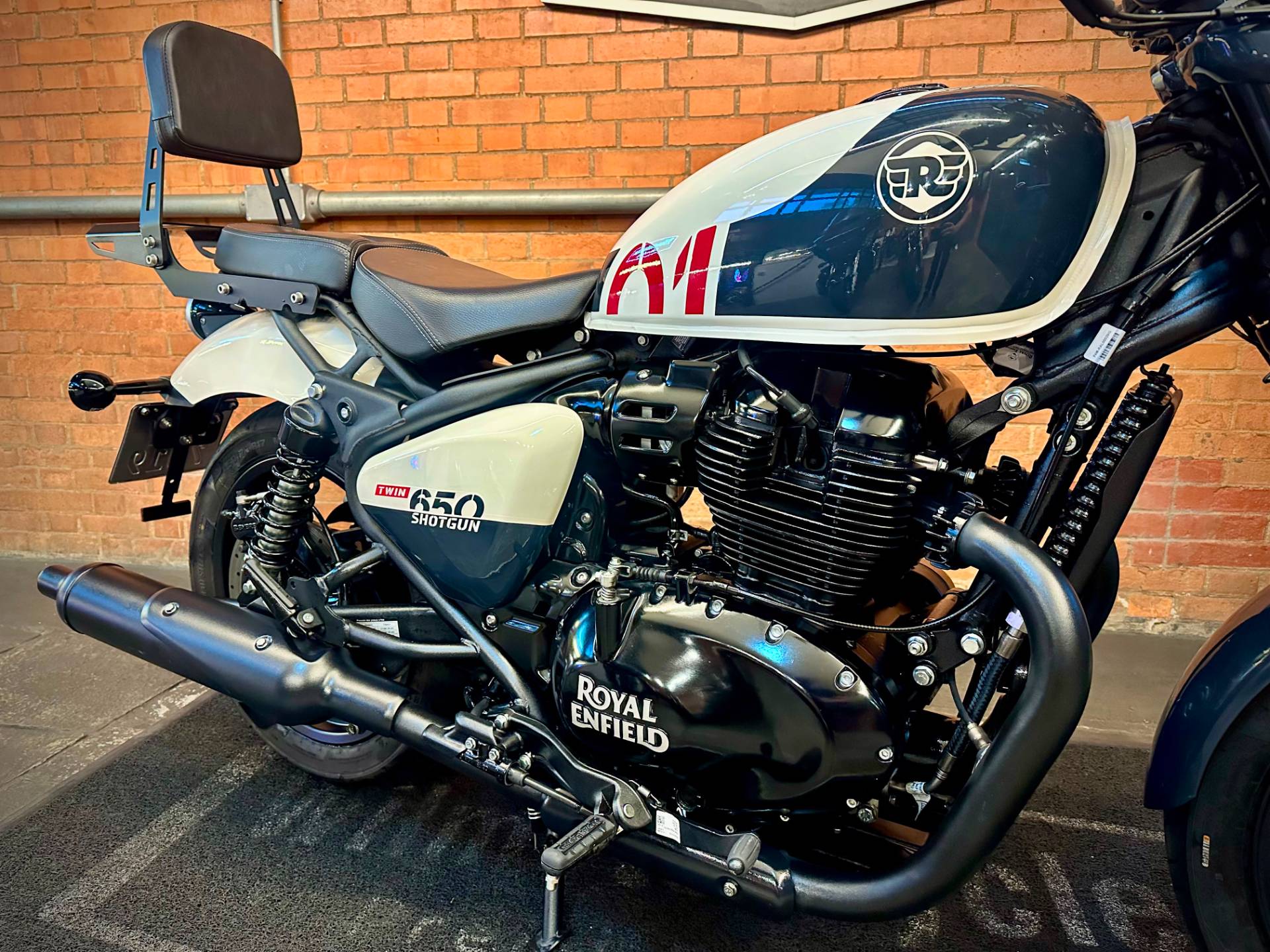 ROYAL ENFIELD SHOTGUN 650 STENCIL WHITE