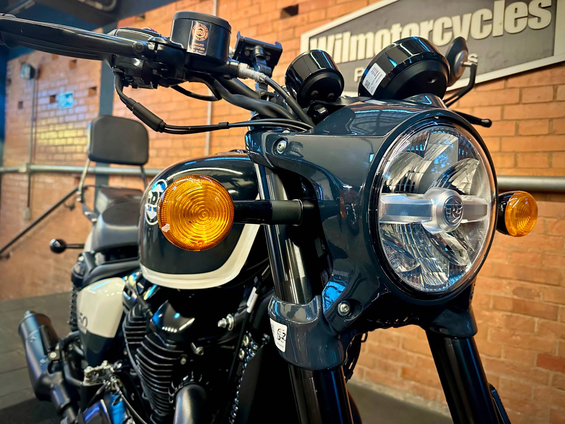 ROYAL ENFIELD SHOTGUN 650 STENCIL WHITE