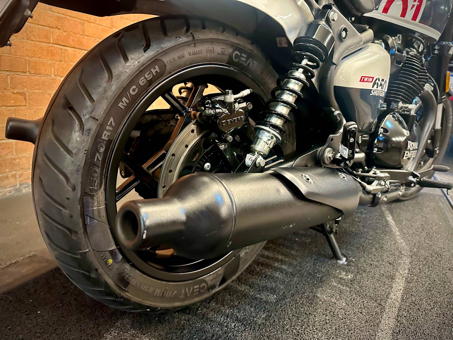 ROYAL ENFIELD SHOTGUN 650 STENCIL WHITE
