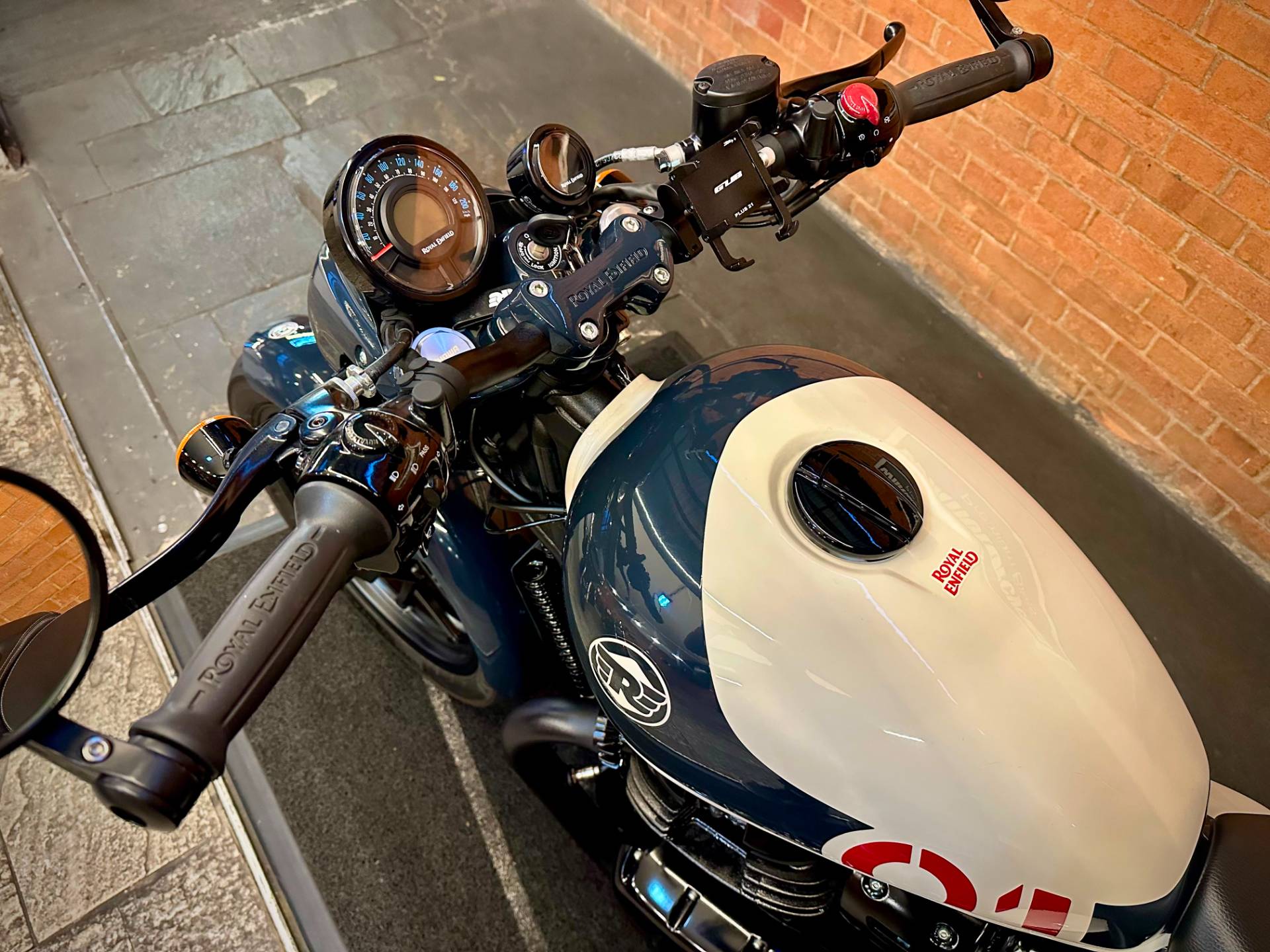 ROYAL ENFIELD SHOTGUN 650 STENCIL WHITE