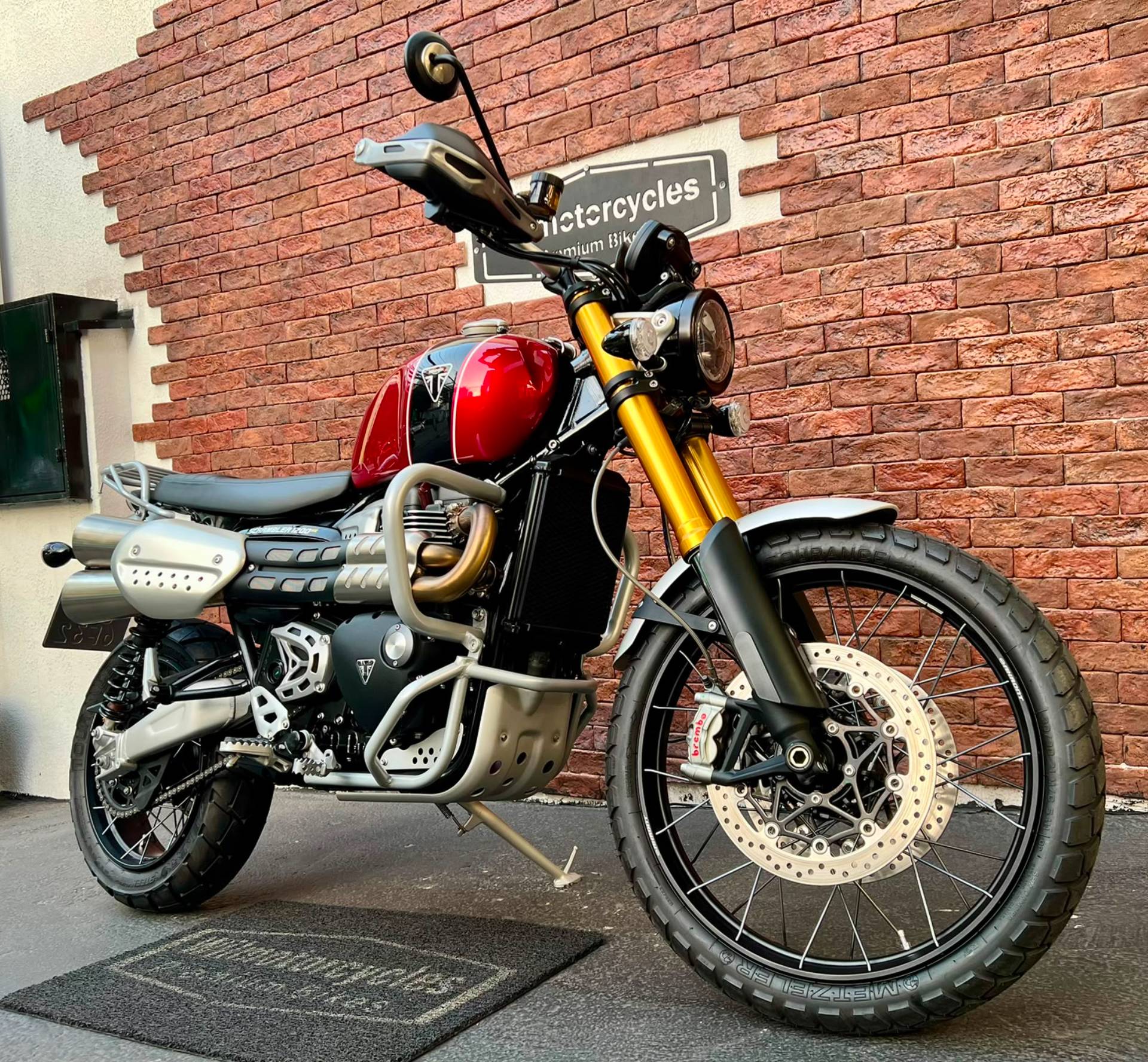 TRIUMPH BONNEVILLE SCRAMBLER 1200 XE