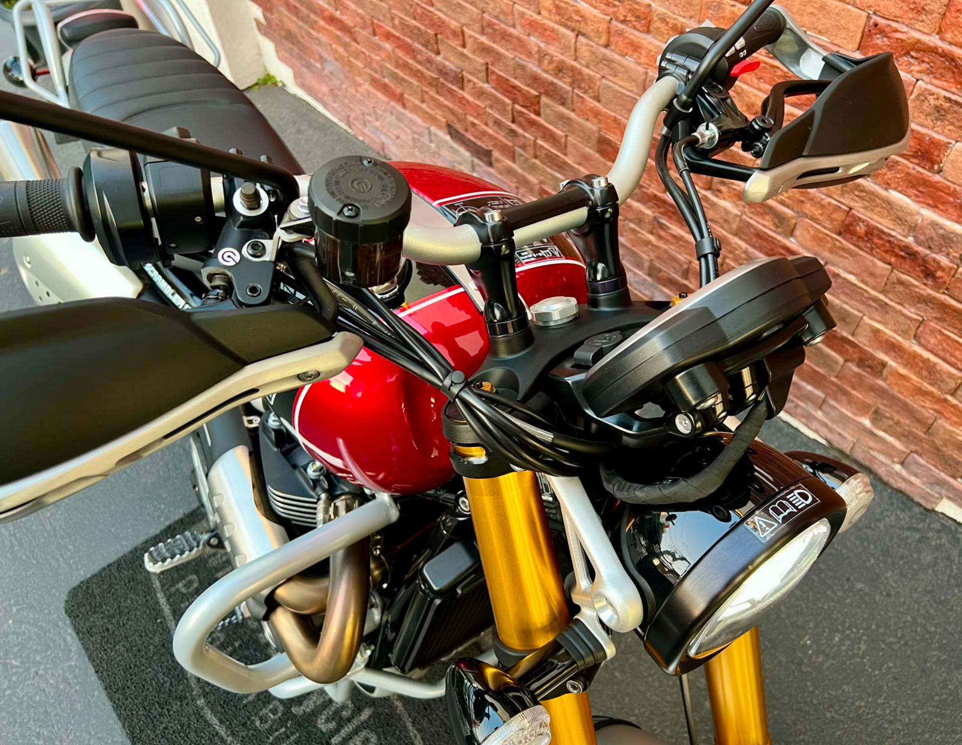 TRIUMPH BONNEVILLE SCRAMBLER 1200 XE