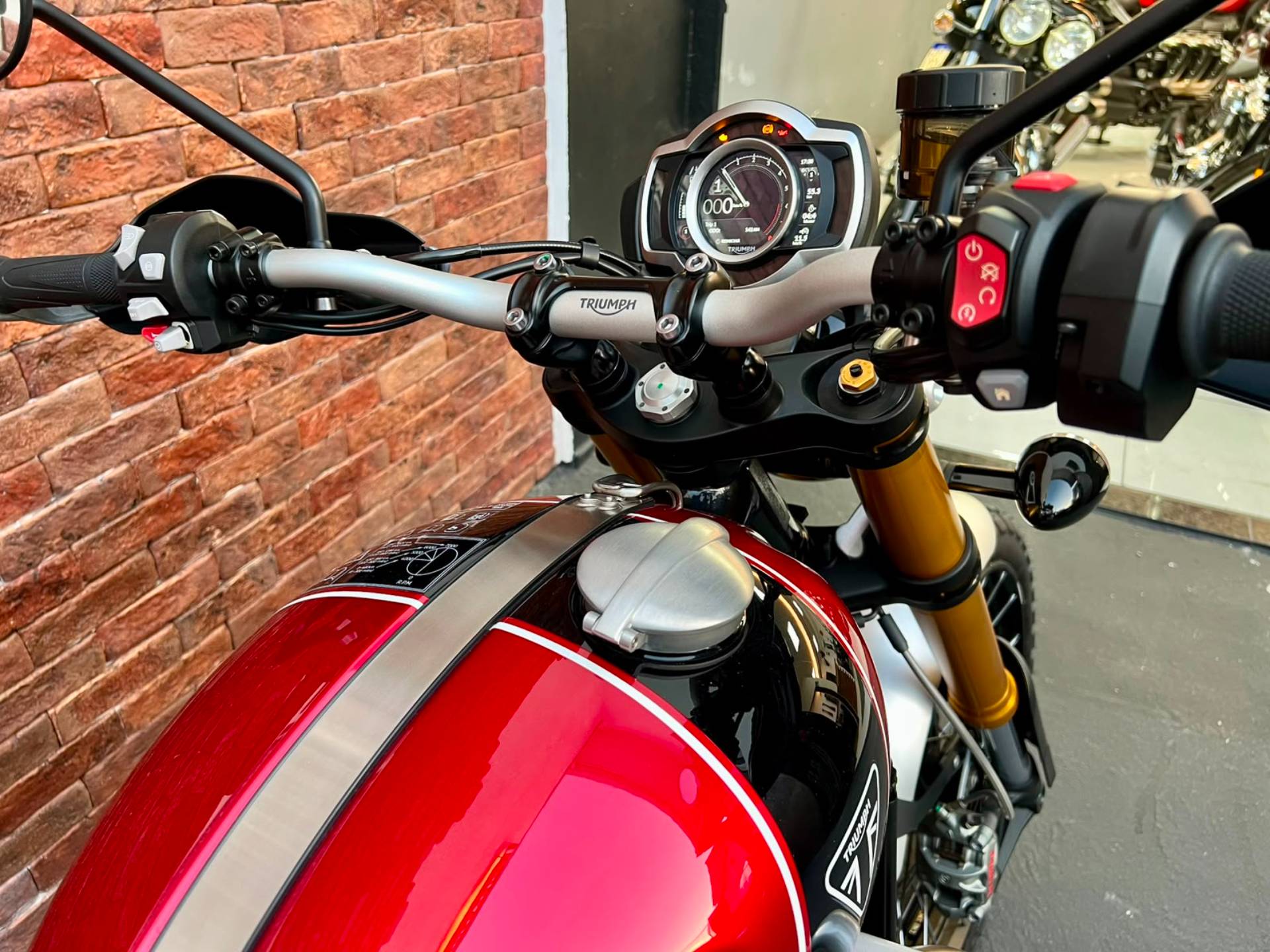 TRIUMPH BONNEVILLE SCRAMBLER 1200 XE