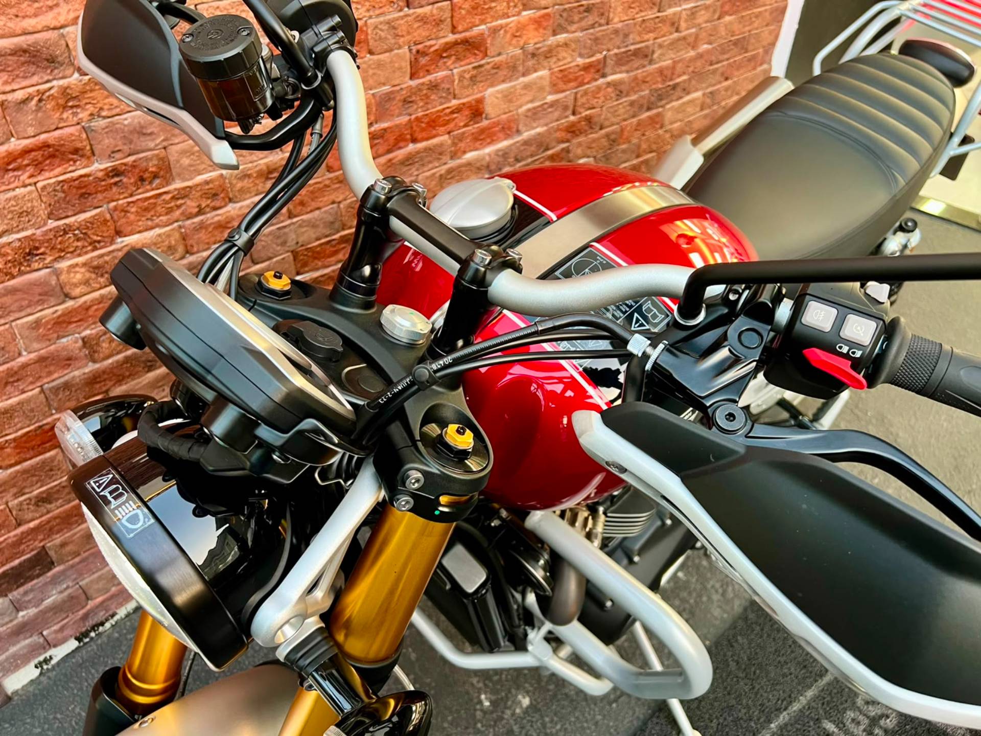 TRIUMPH BONNEVILLE SCRAMBLER 1200 XE