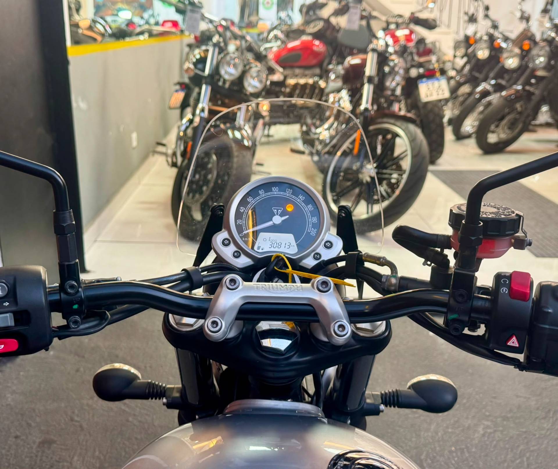TRIUMPH STREET TWIN