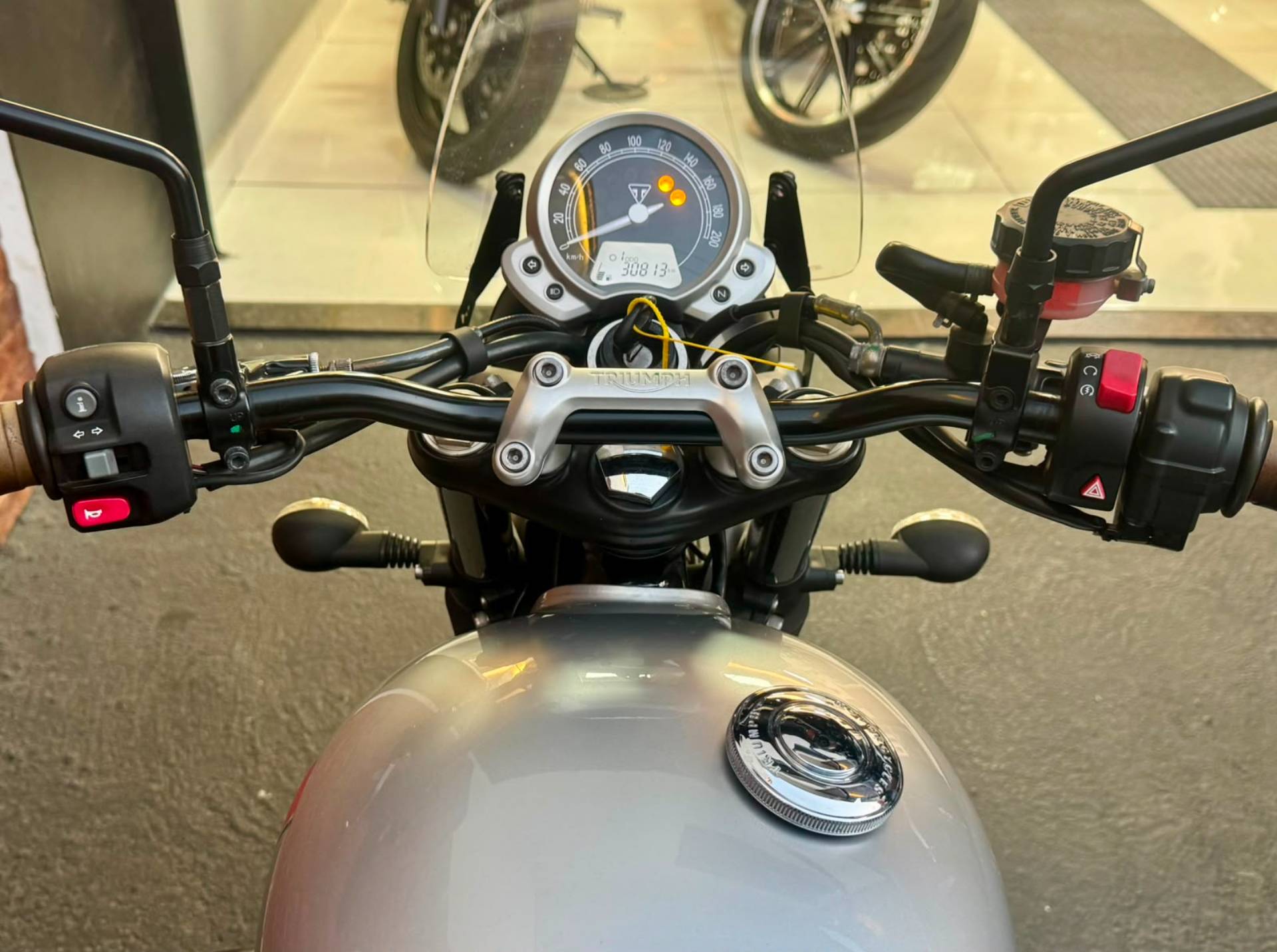 TRIUMPH STREET TWIN