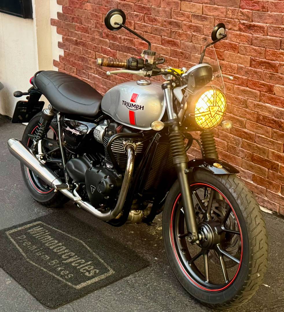 TRIUMPH STREET TWIN