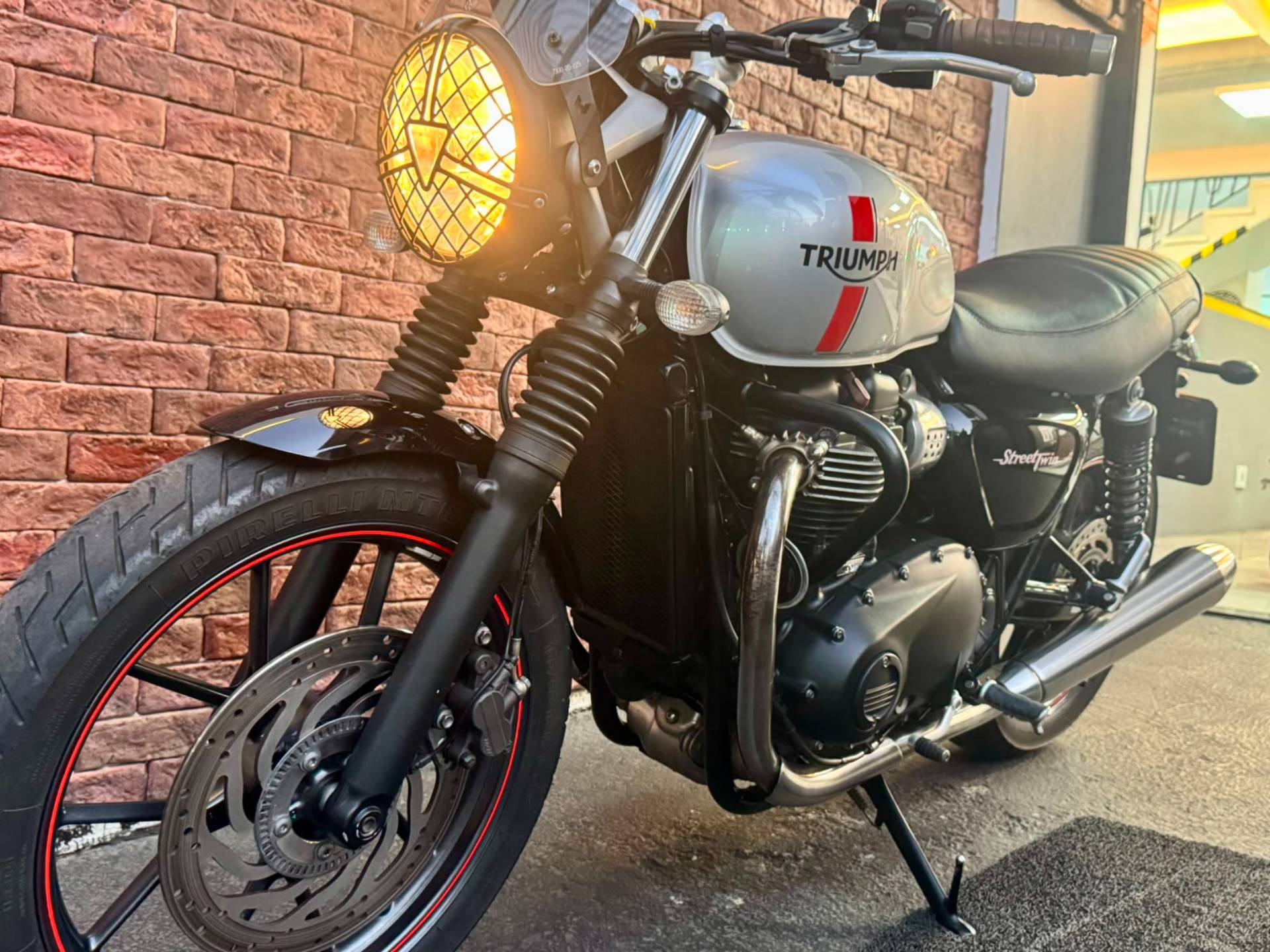 TRIUMPH STREET TWIN