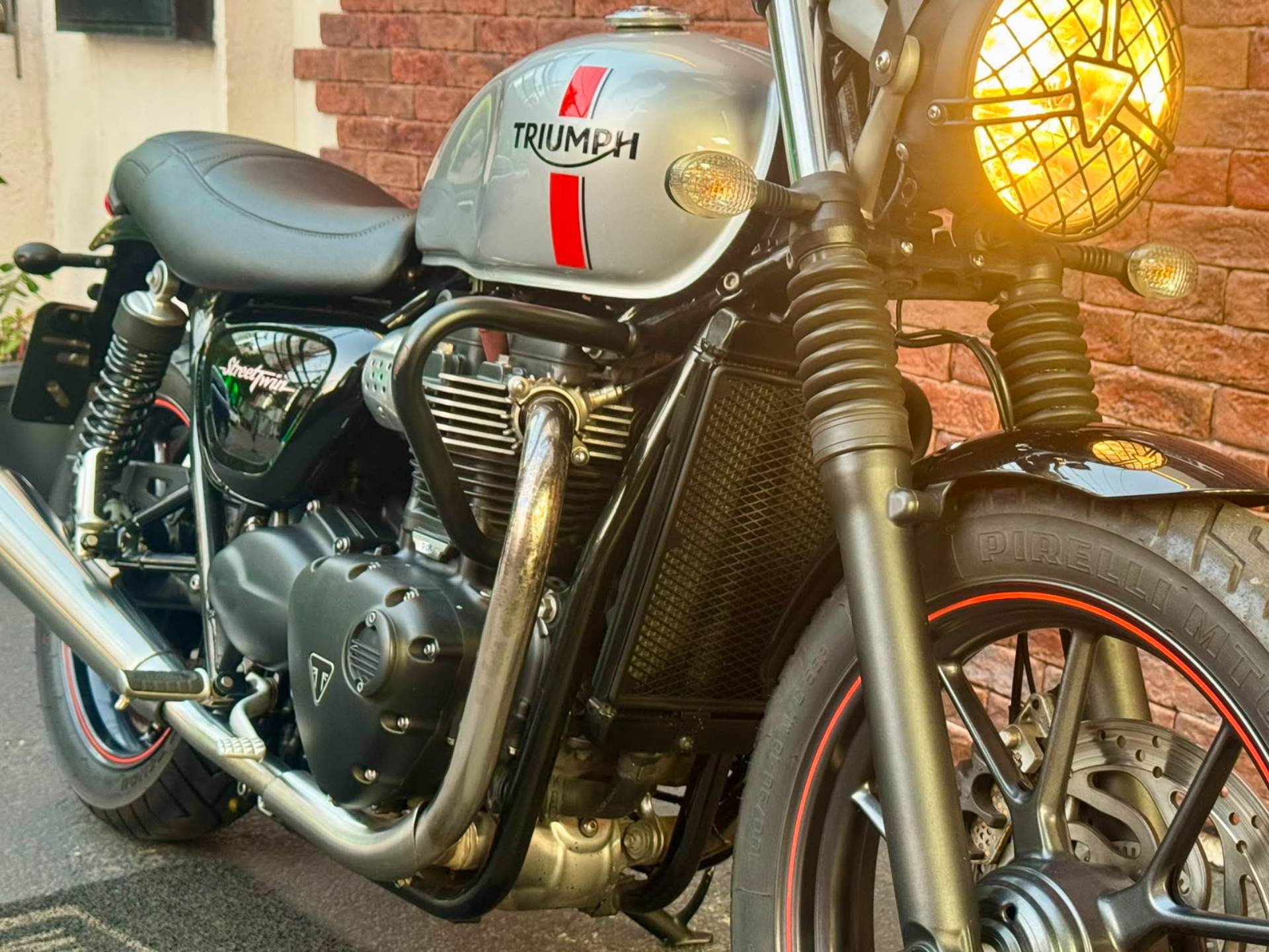 TRIUMPH STREET TWIN