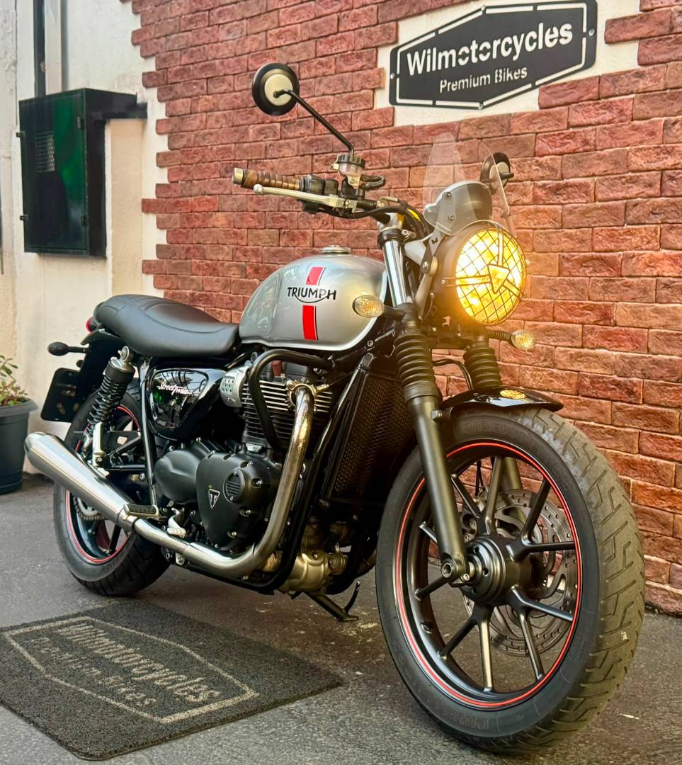 TRIUMPH STREET TWIN