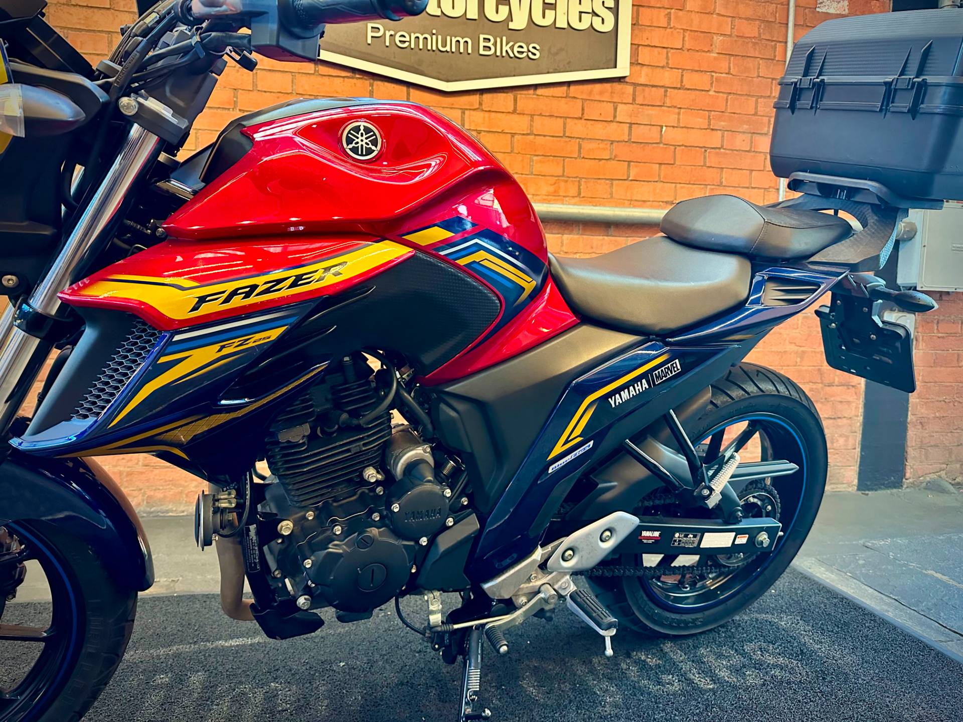 YAMAHA FZ25 FAZER ABS