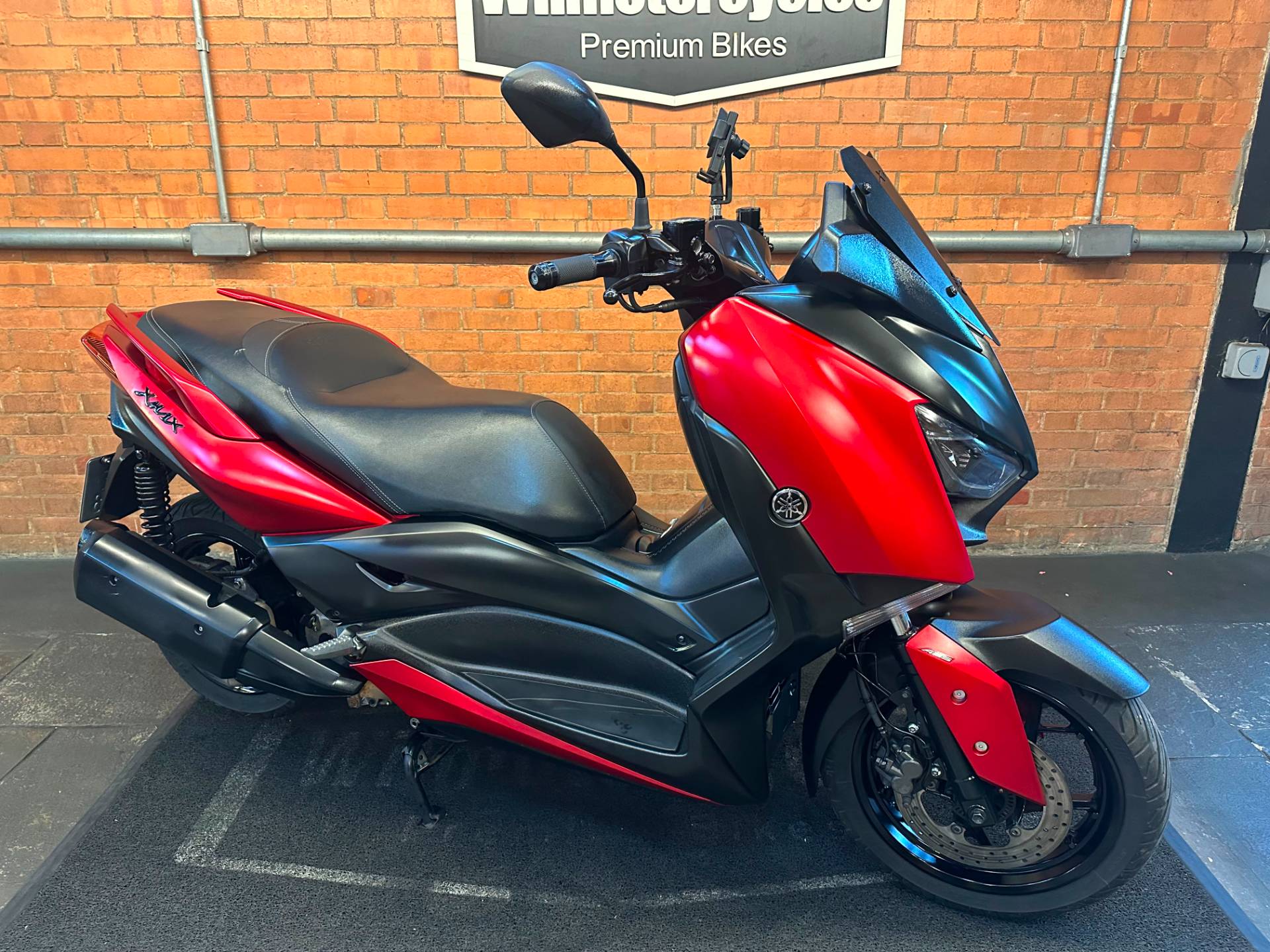 YAMAHA XMAX ABS