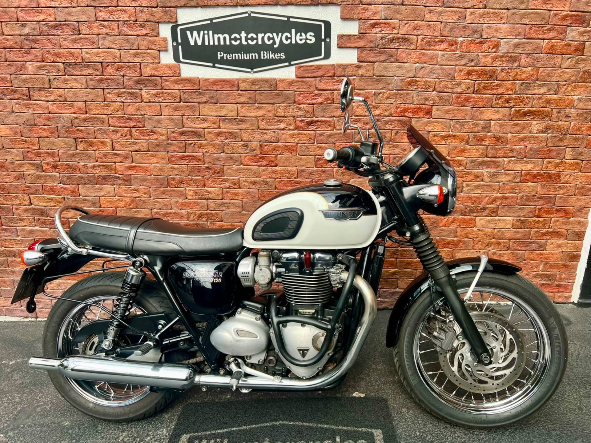 TRIUMPH BONNEVILLE T120 1200