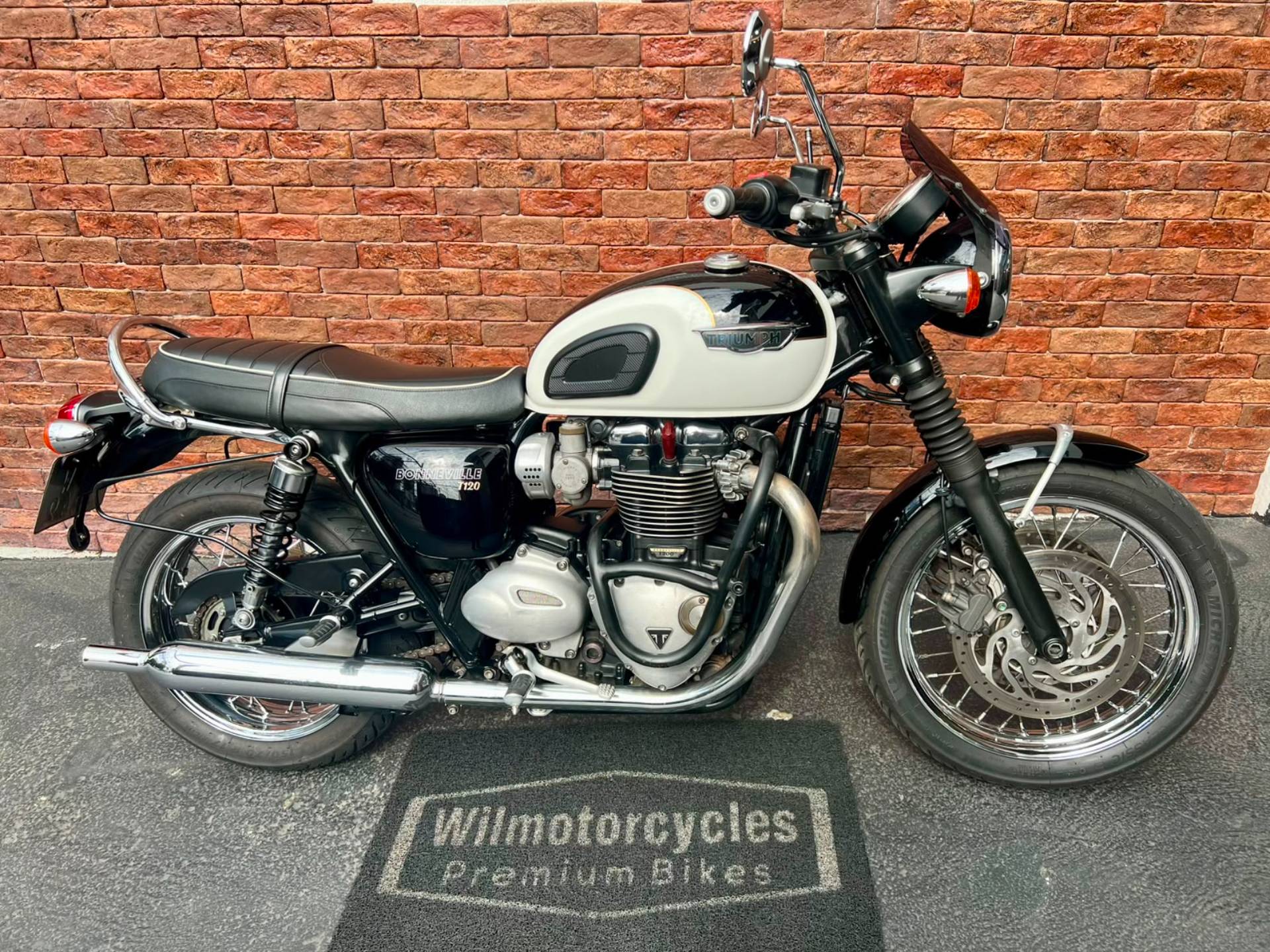 TRIUMPH BONNEVILLE T120 1200