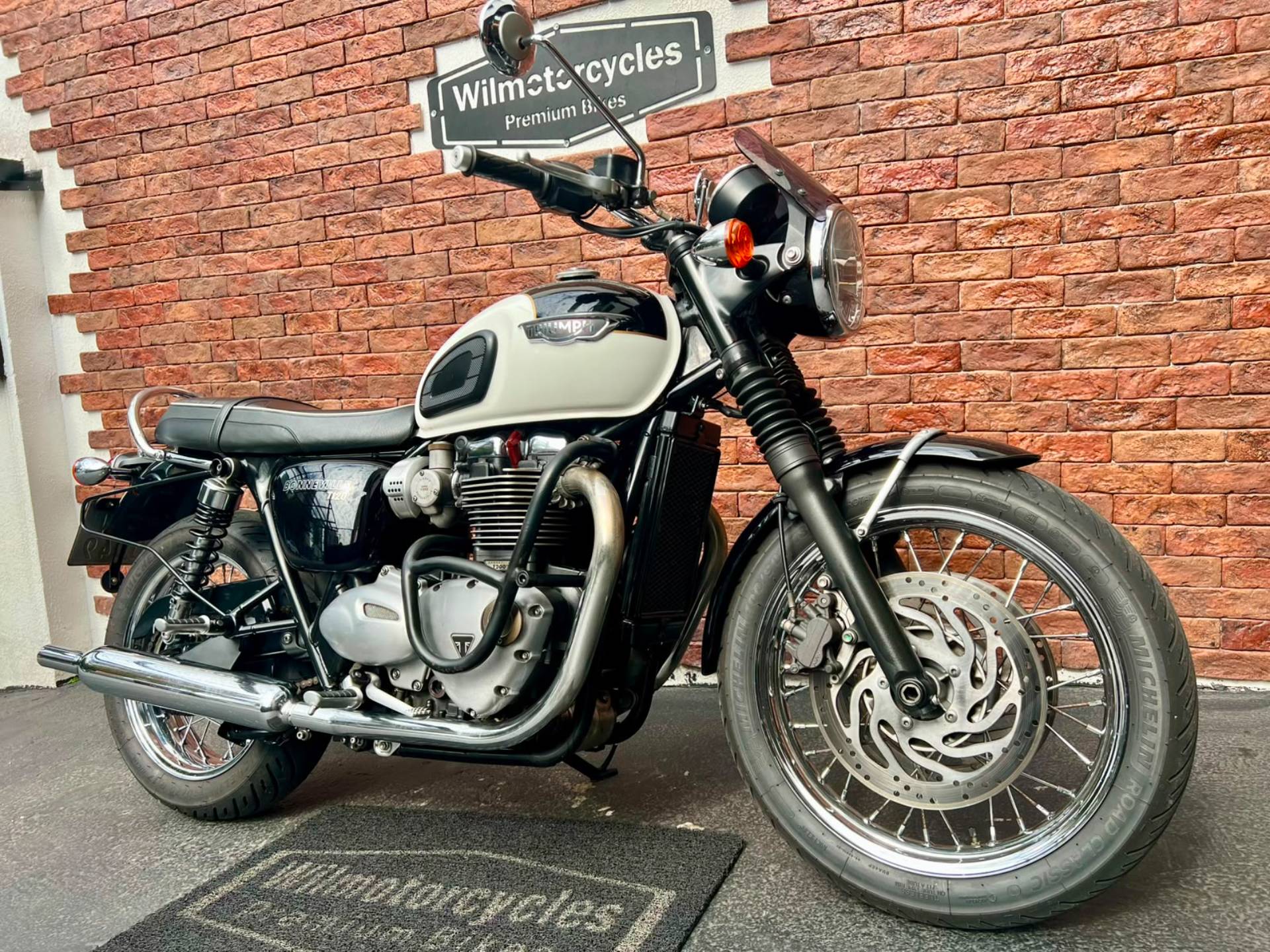 TRIUMPH BONNEVILLE T120 1200