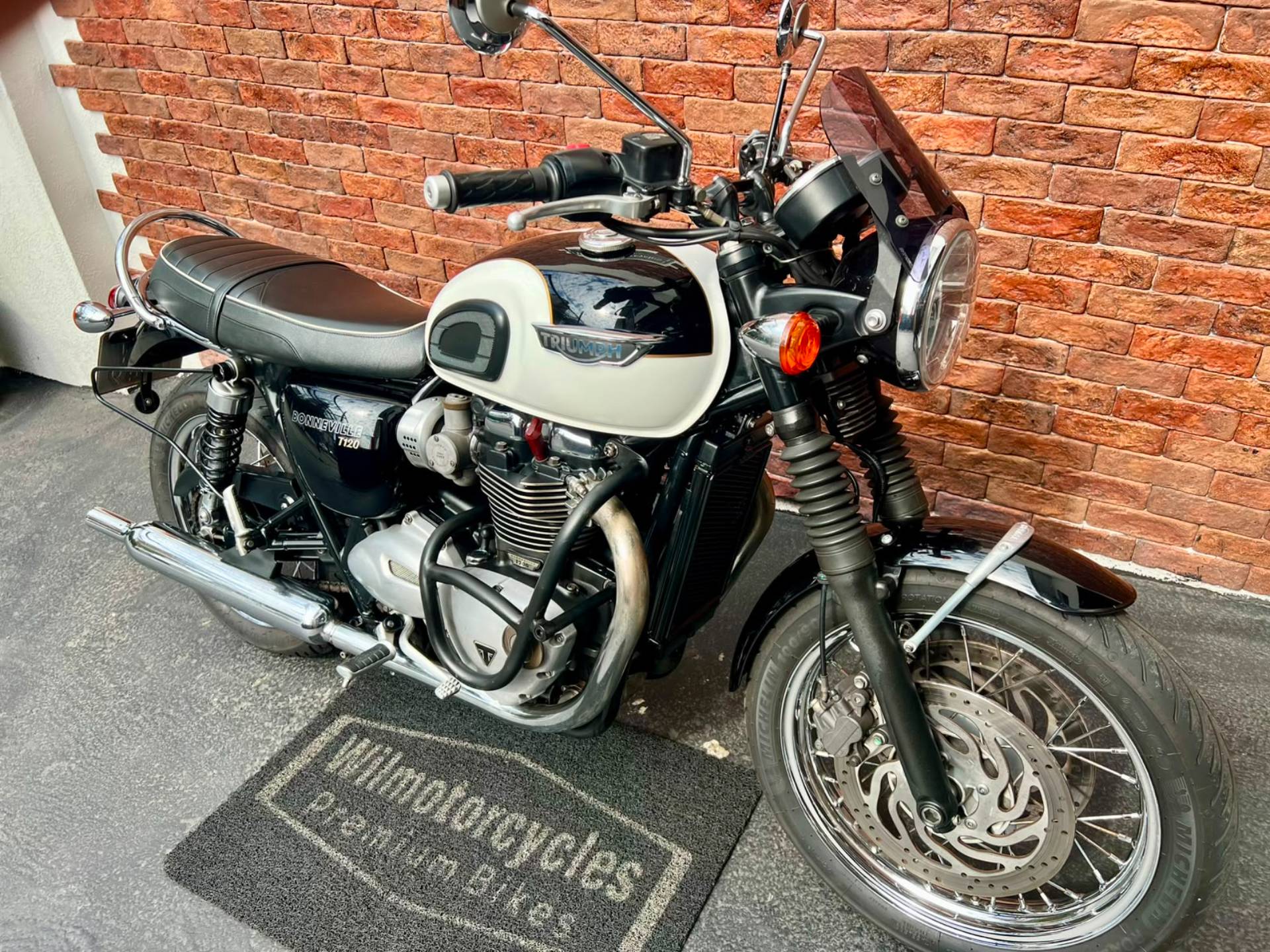 TRIUMPH BONNEVILLE T120 1200