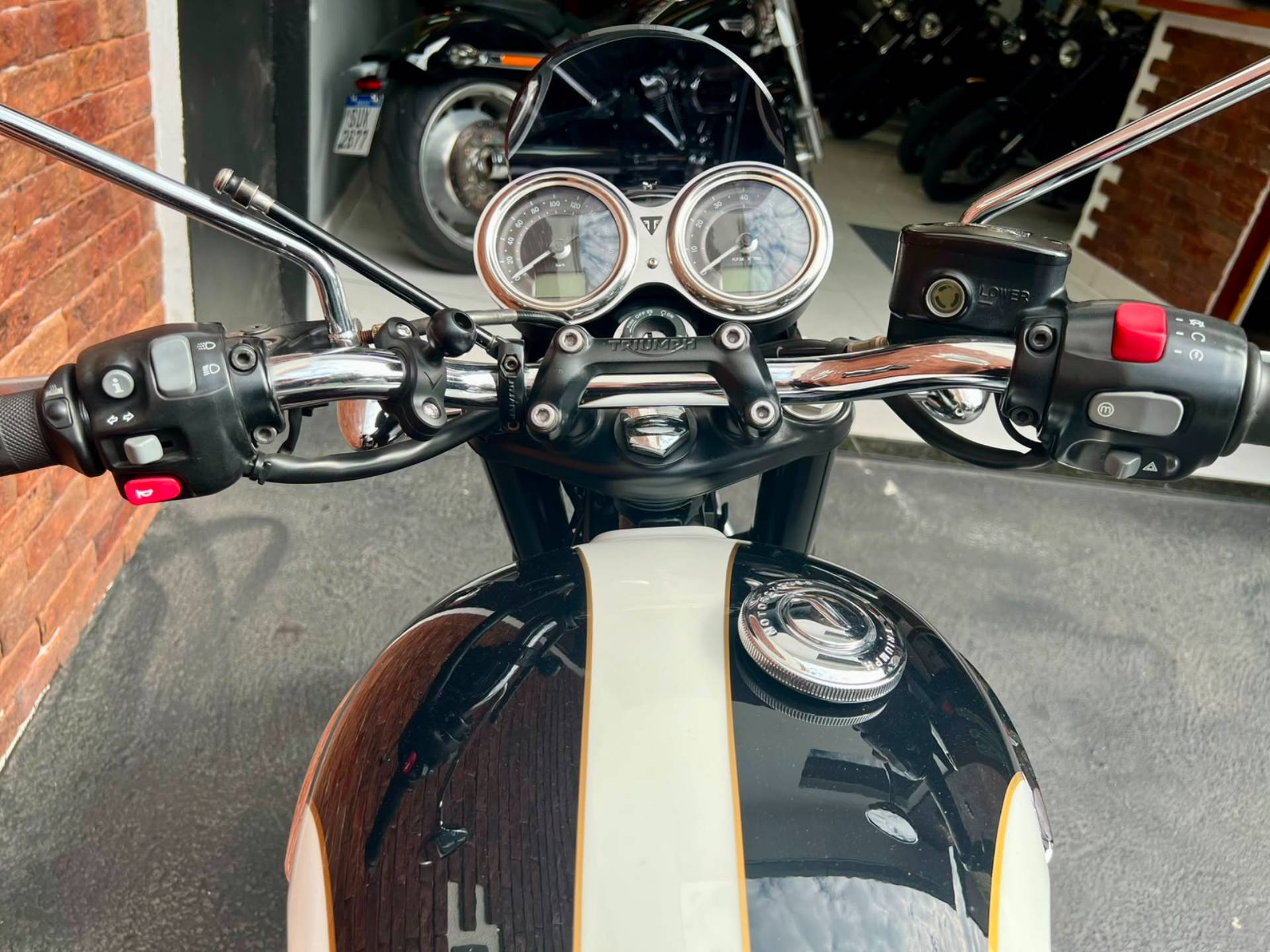 TRIUMPH BONNEVILLE T120 1200