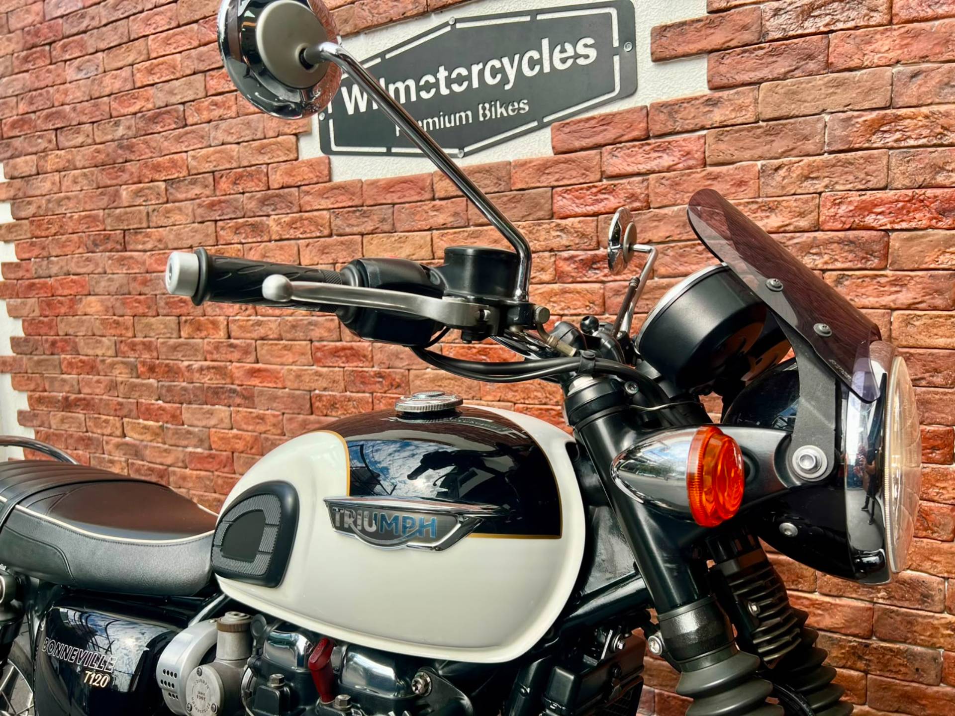 TRIUMPH BONNEVILLE T120 1200