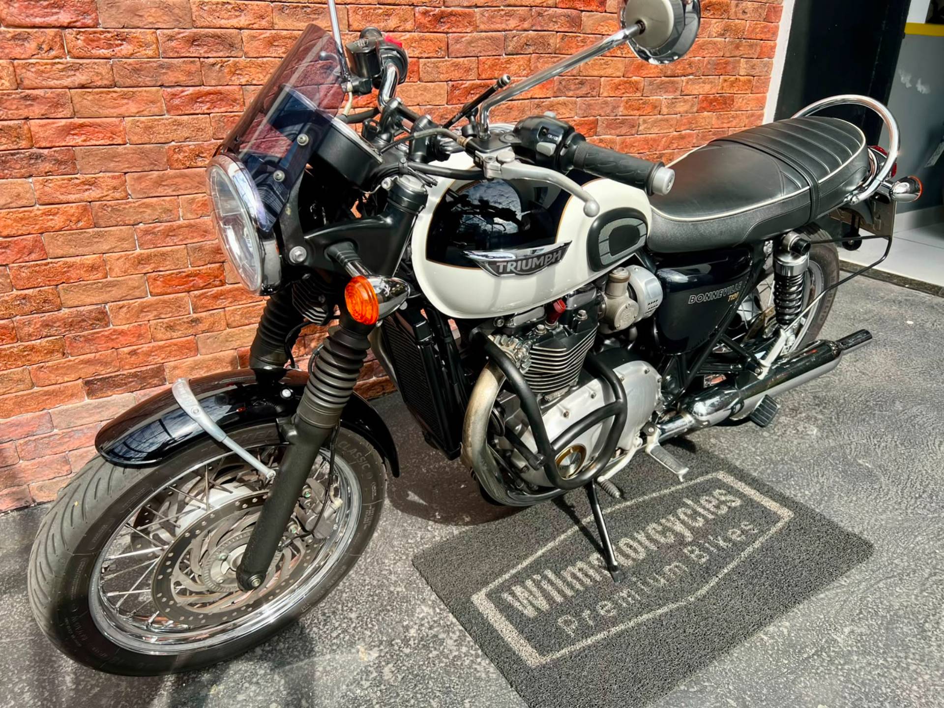 TRIUMPH BONNEVILLE T120 1200