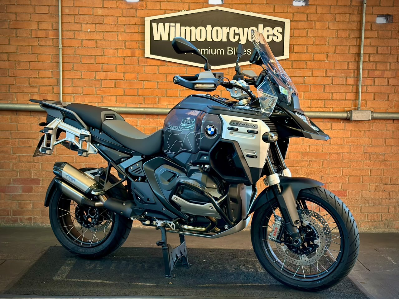 BMW R 1300 GS ADVENTURE TRIPLE BLACK